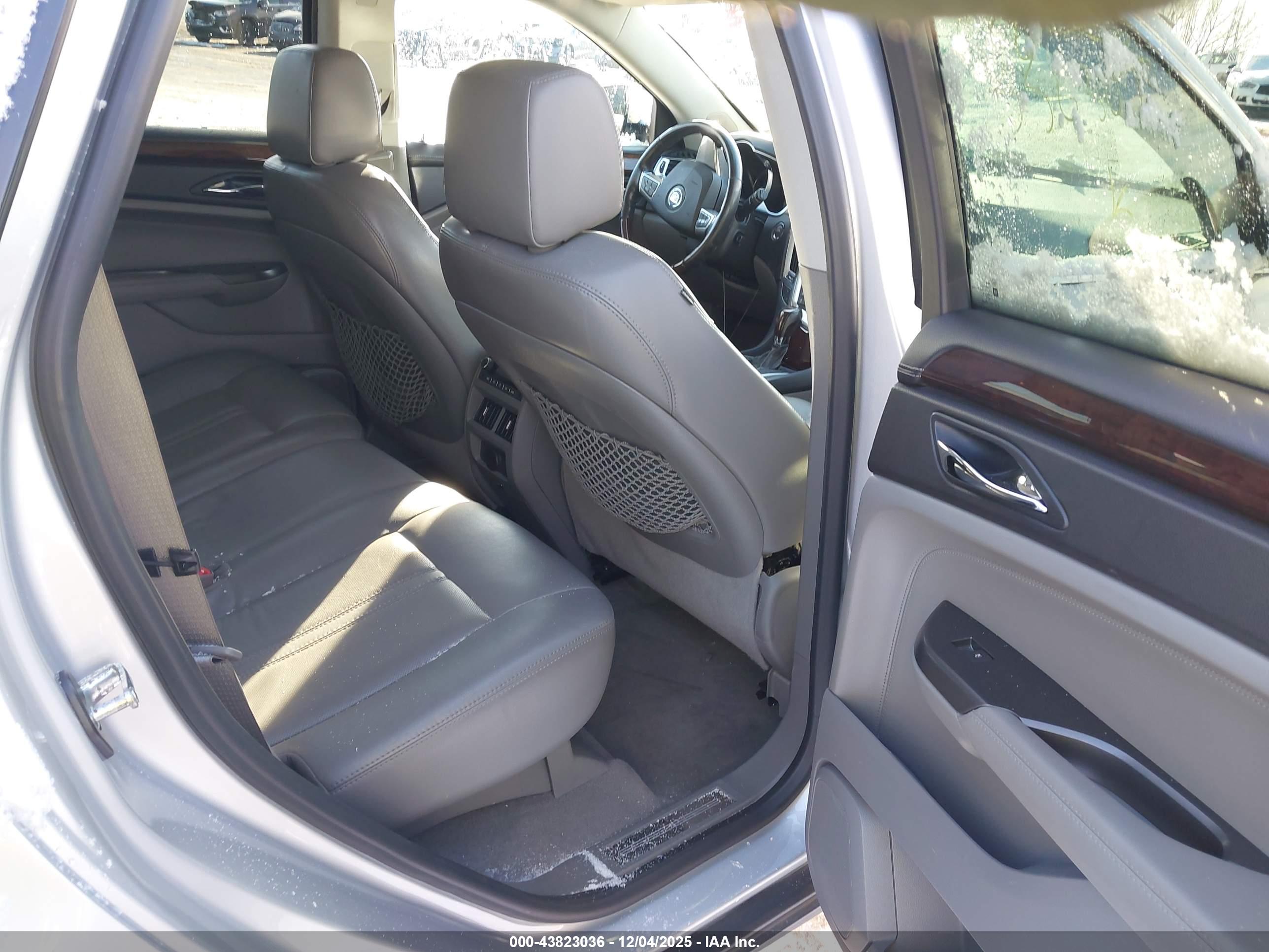 CADILLAC SRX image 8
