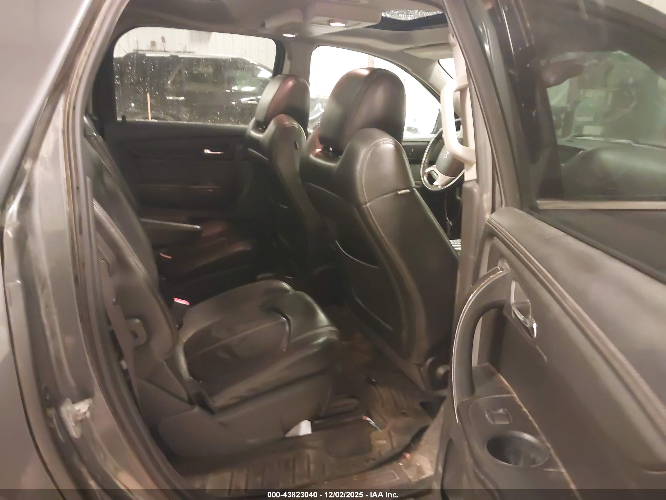 GMC ACADIA image 8