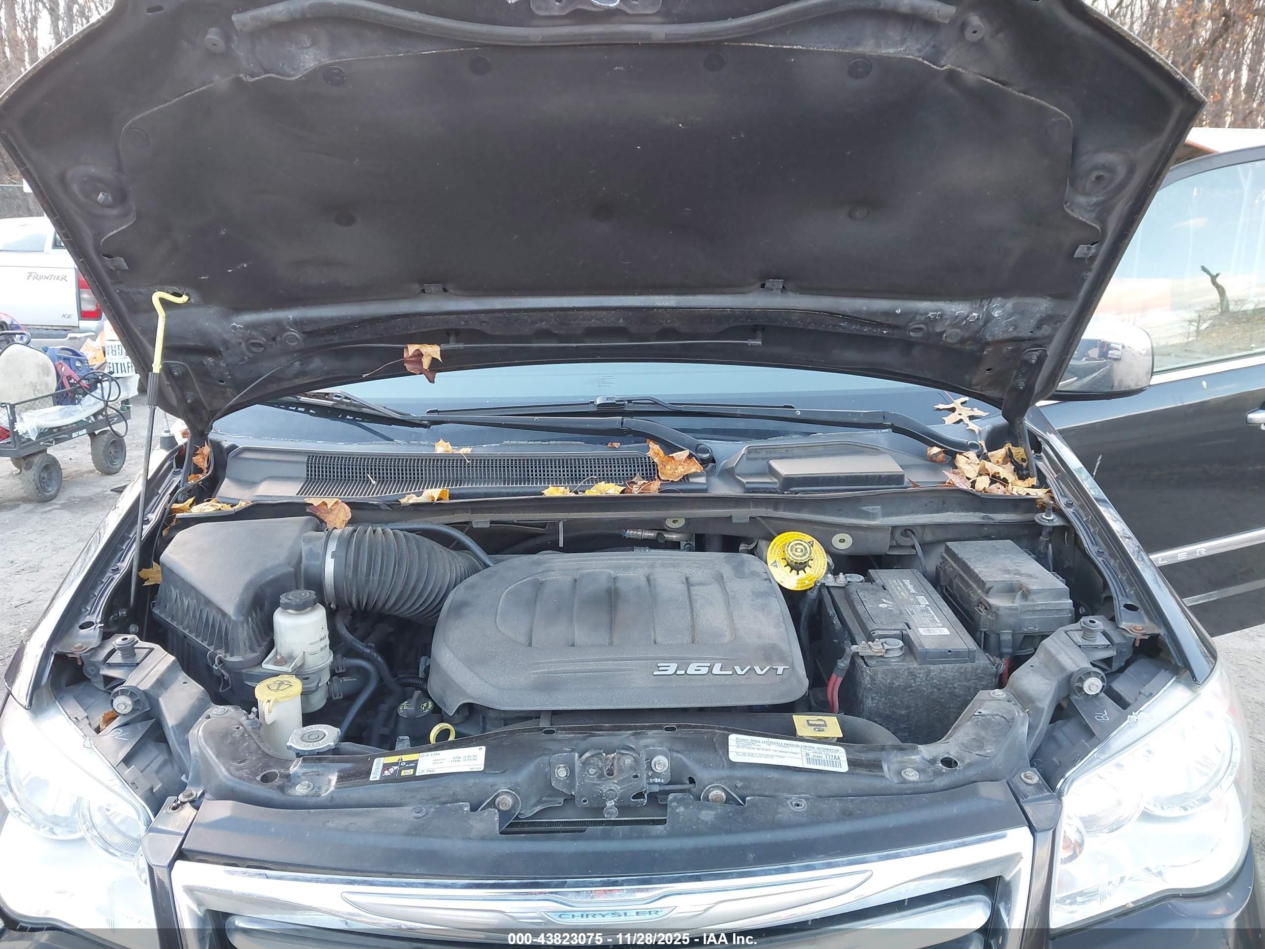CHRYSLER TOWN image 10