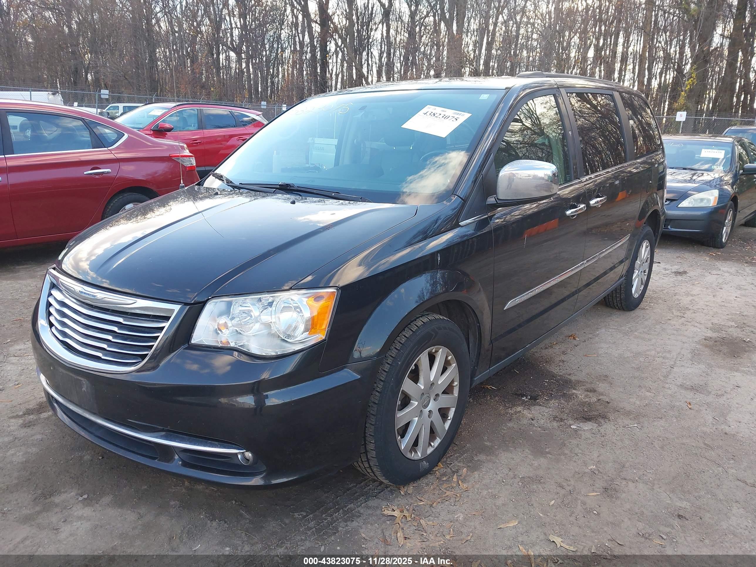 CHRYSLER TOWN image 2