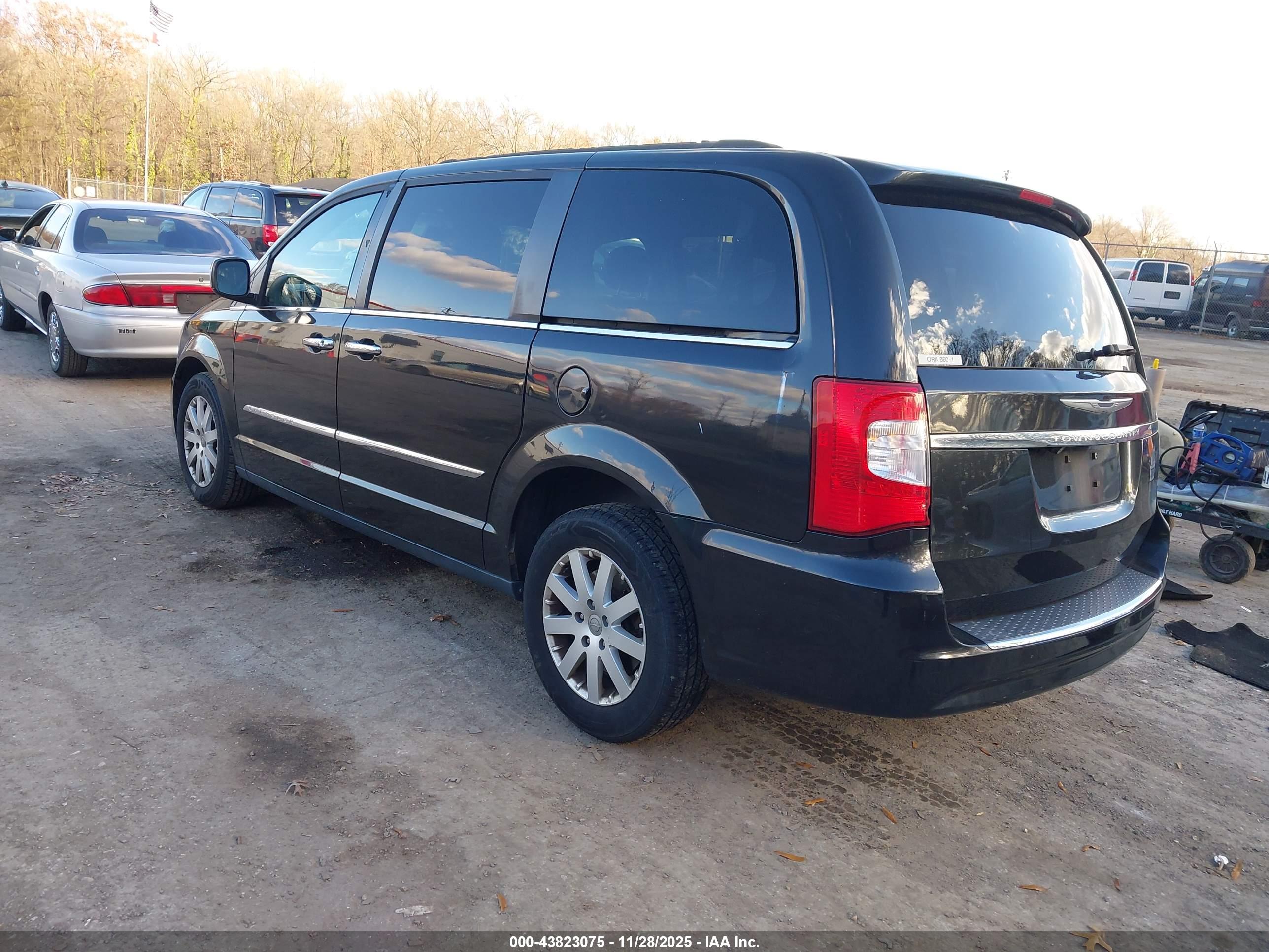 CHRYSLER TOWN image 3