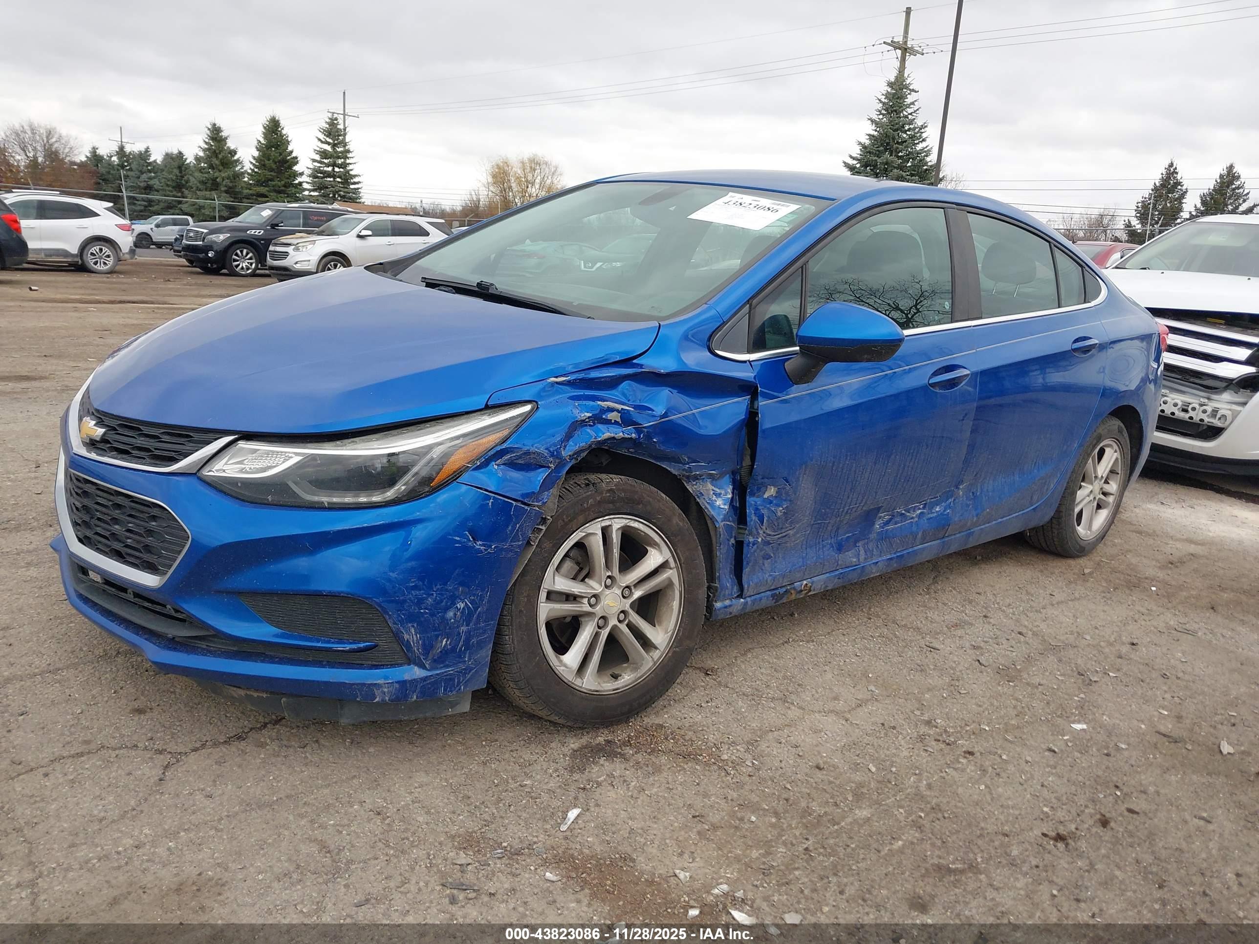 CHEVROLET CRUZE image 2