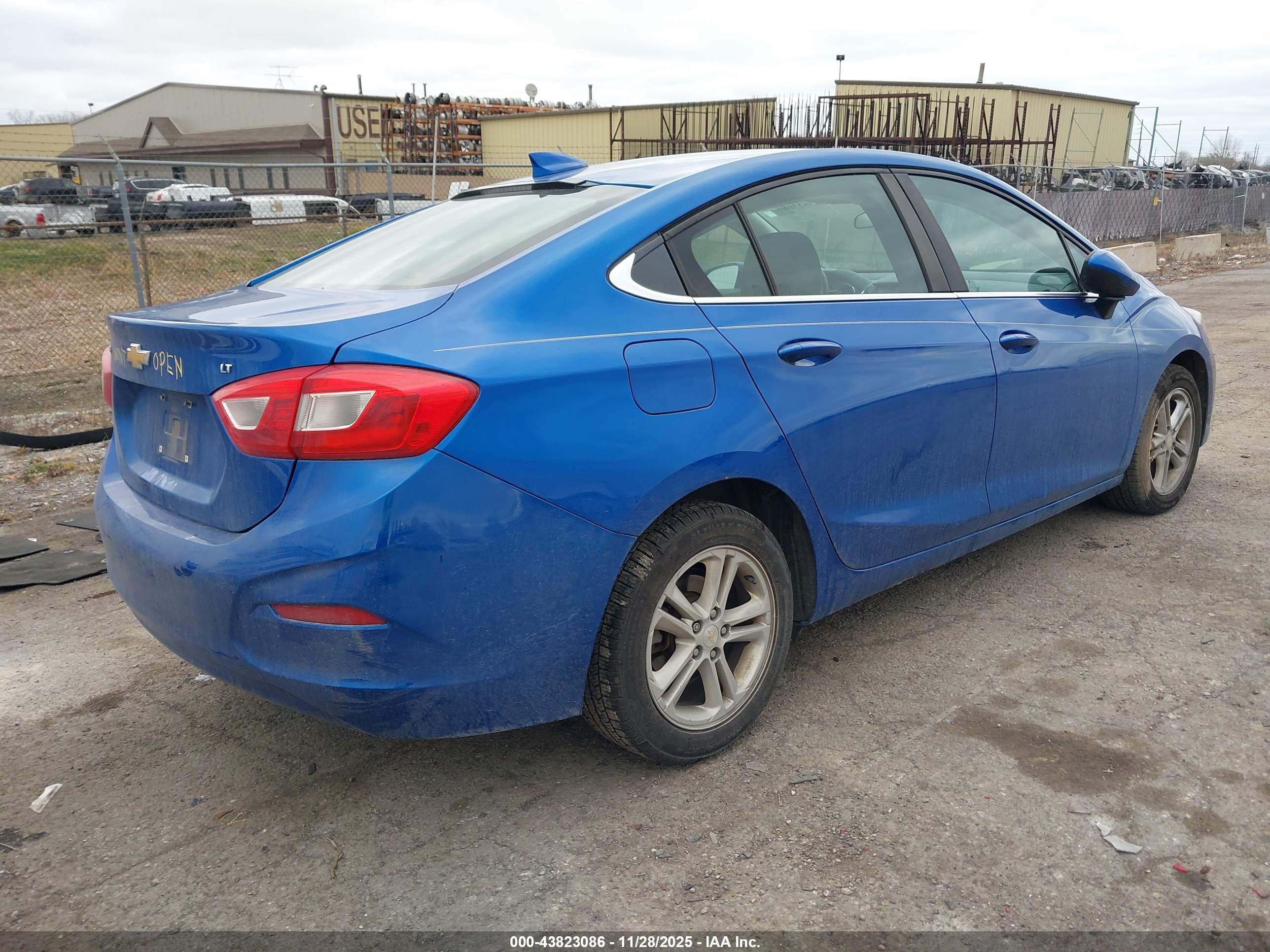 CHEVROLET CRUZE image 4