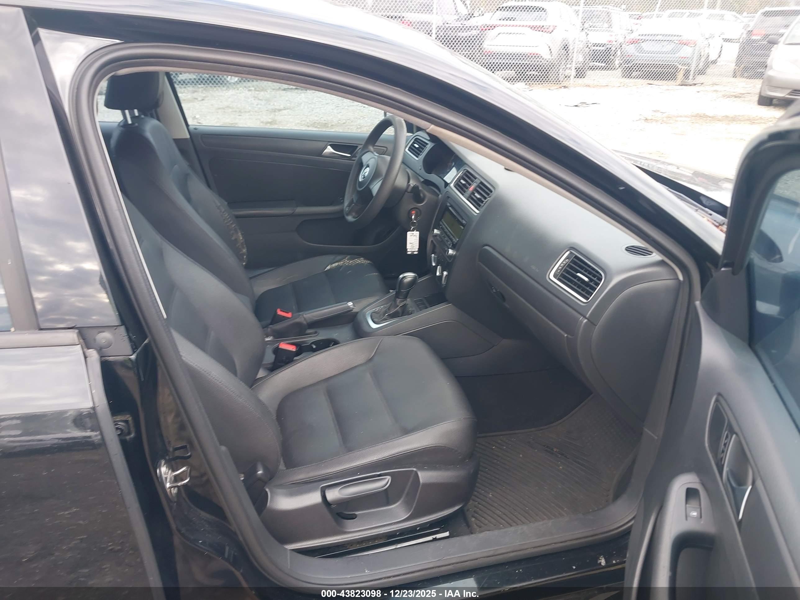 VOLKSWAGEN JETTA image 5