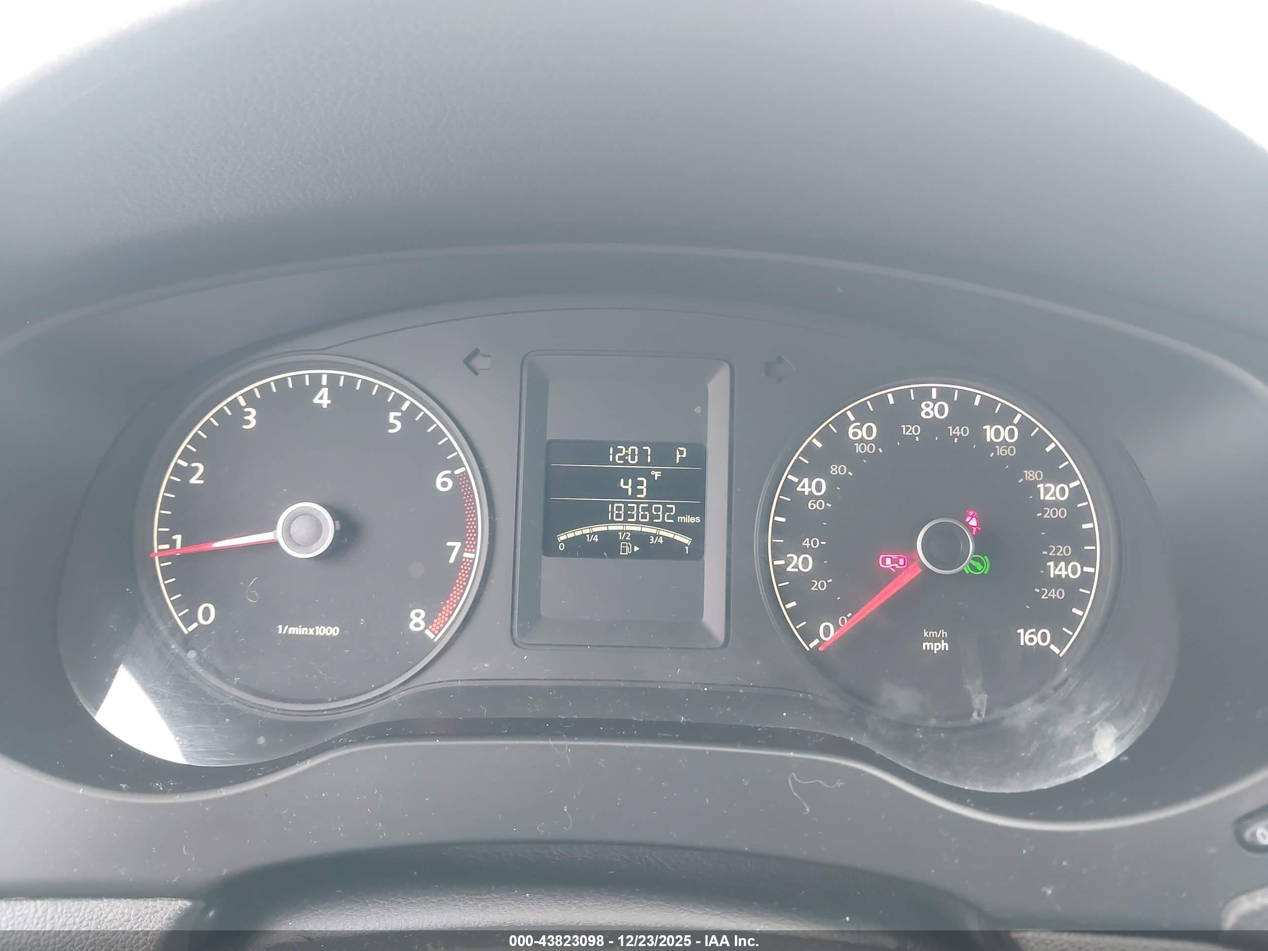 VOLKSWAGEN JETTA image 7