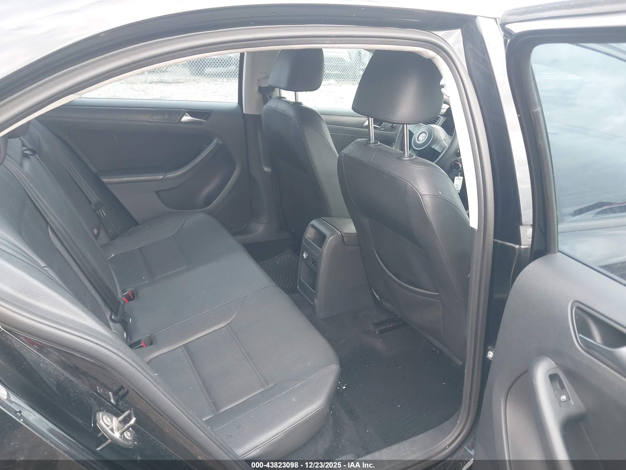 VOLKSWAGEN JETTA image 8