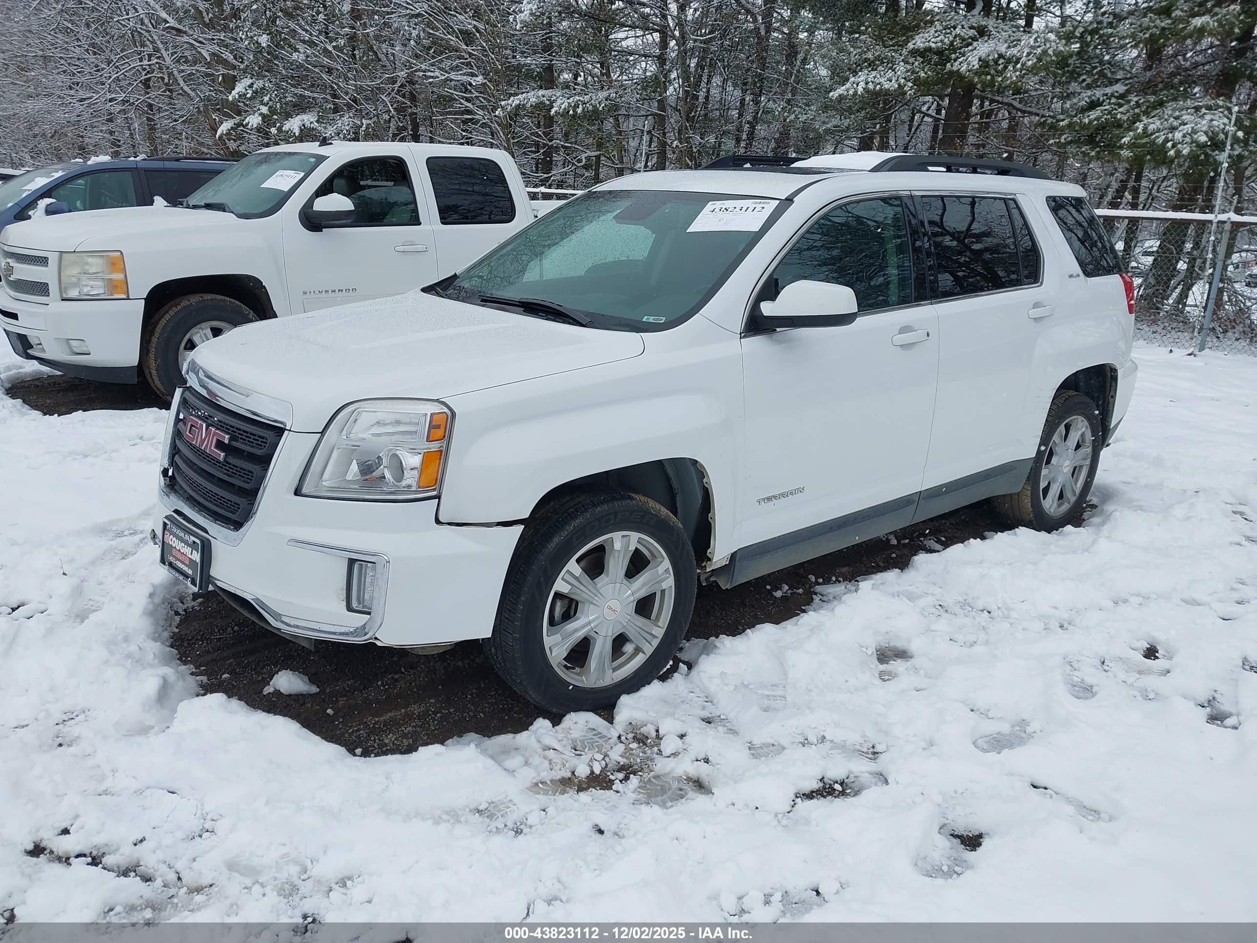 GMC TERRAIN image 2
