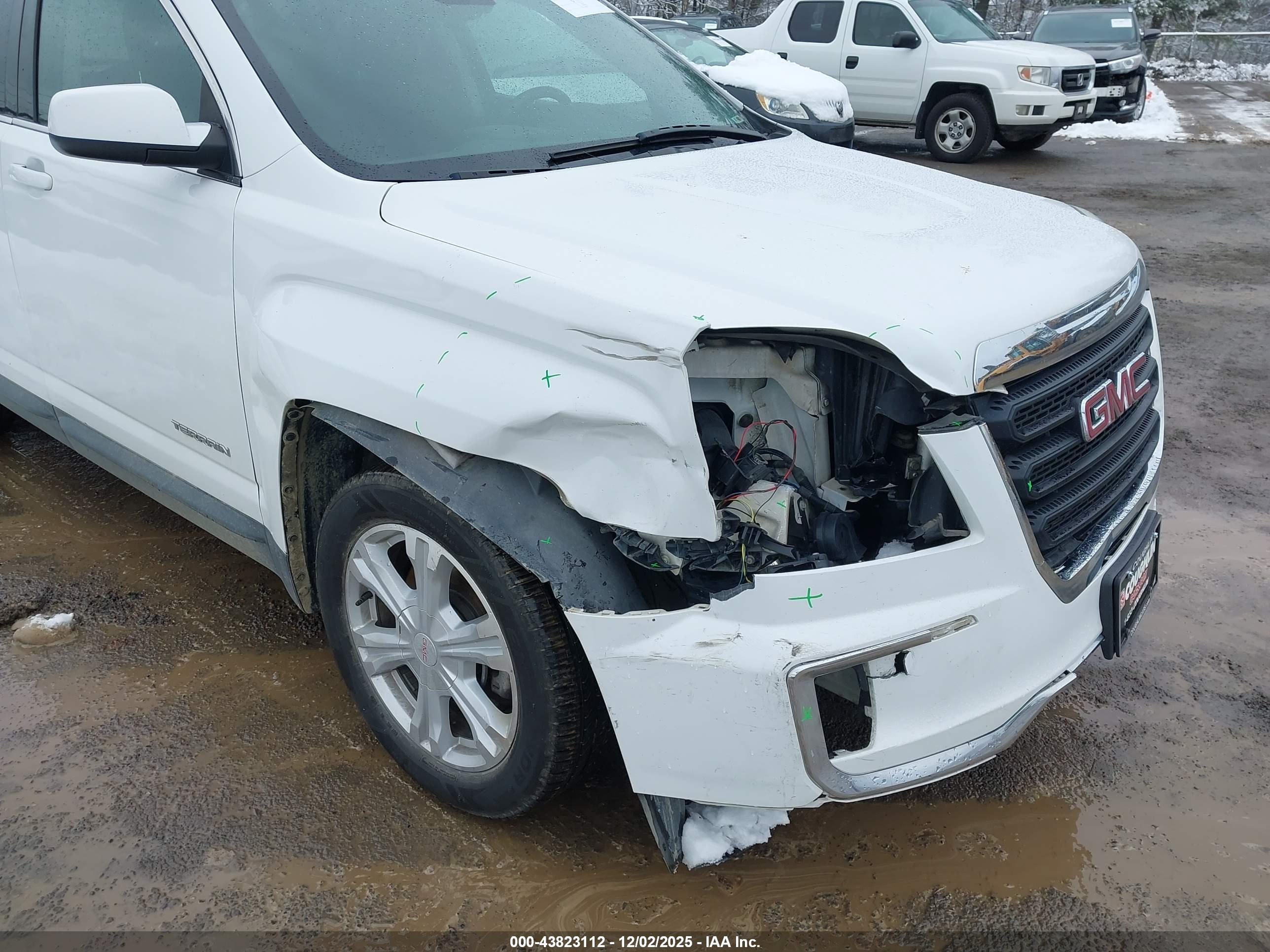 GMC TERRAIN image 6