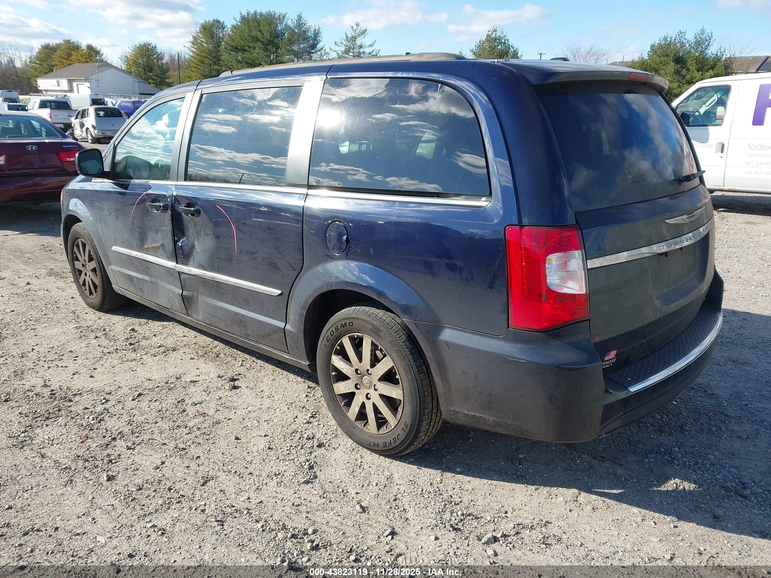 CHRYSLER TOWN image 3