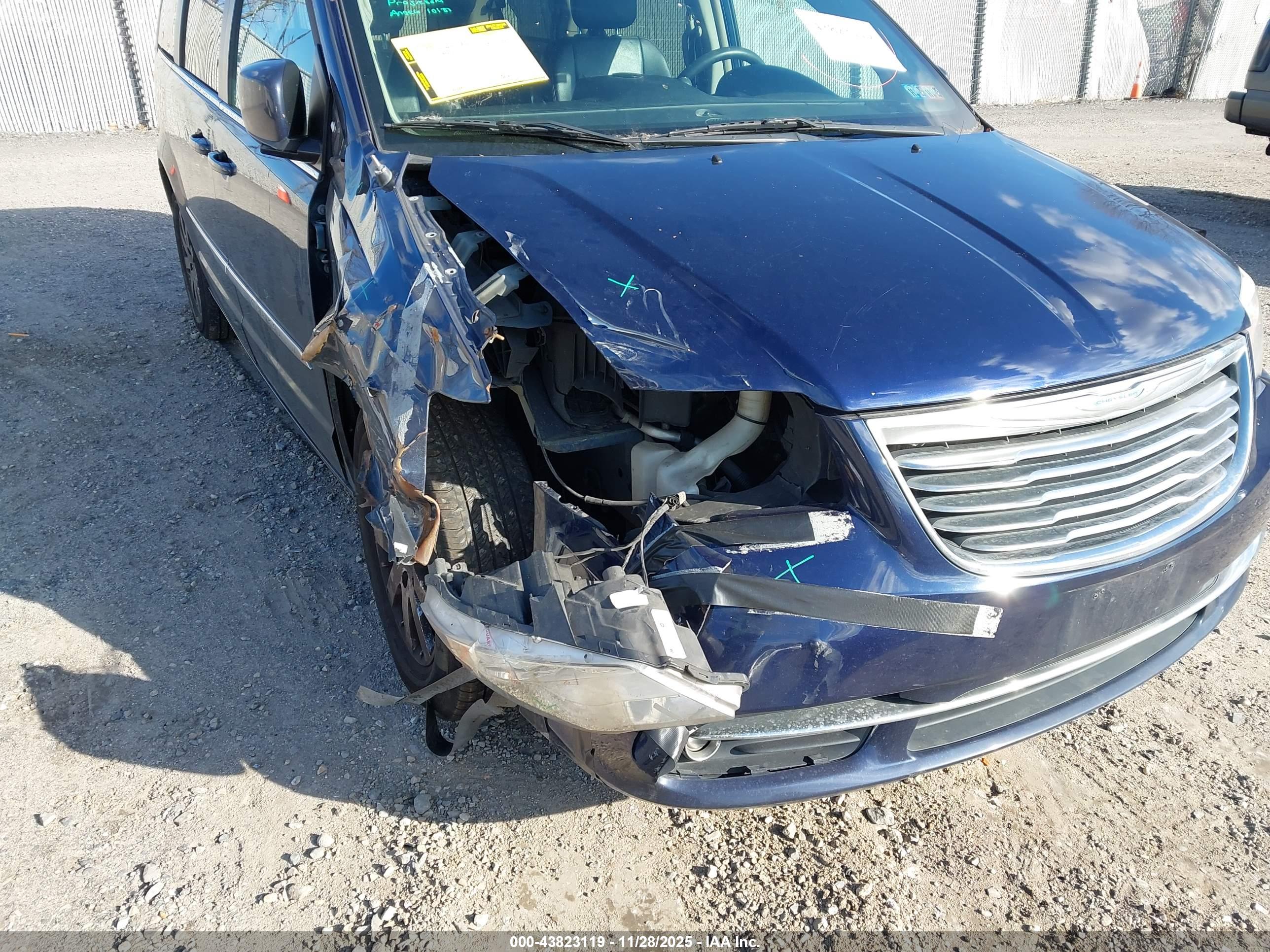 CHRYSLER TOWN image 6