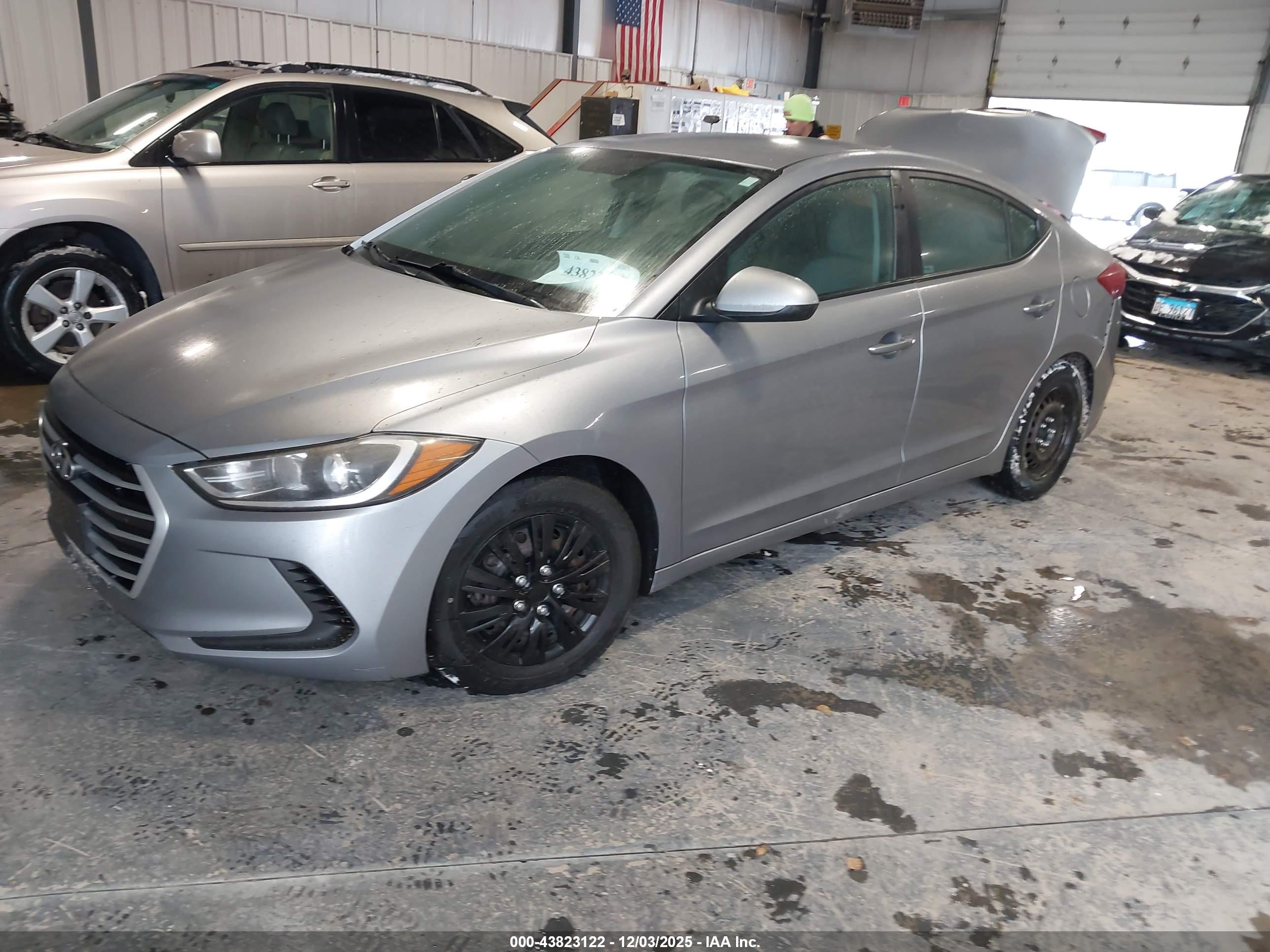 HYUNDAI ELANTRA image 2