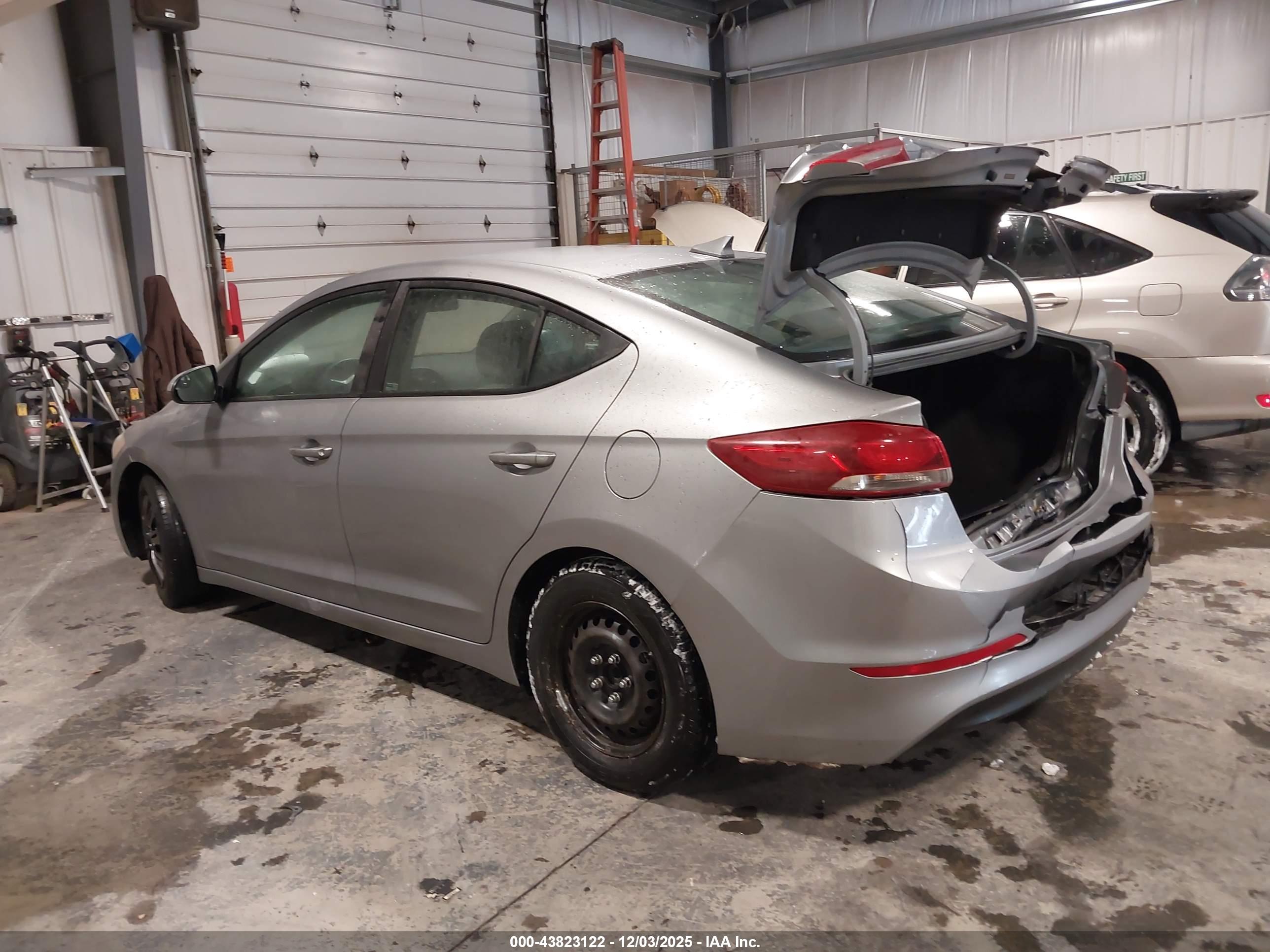 HYUNDAI ELANTRA image 3
