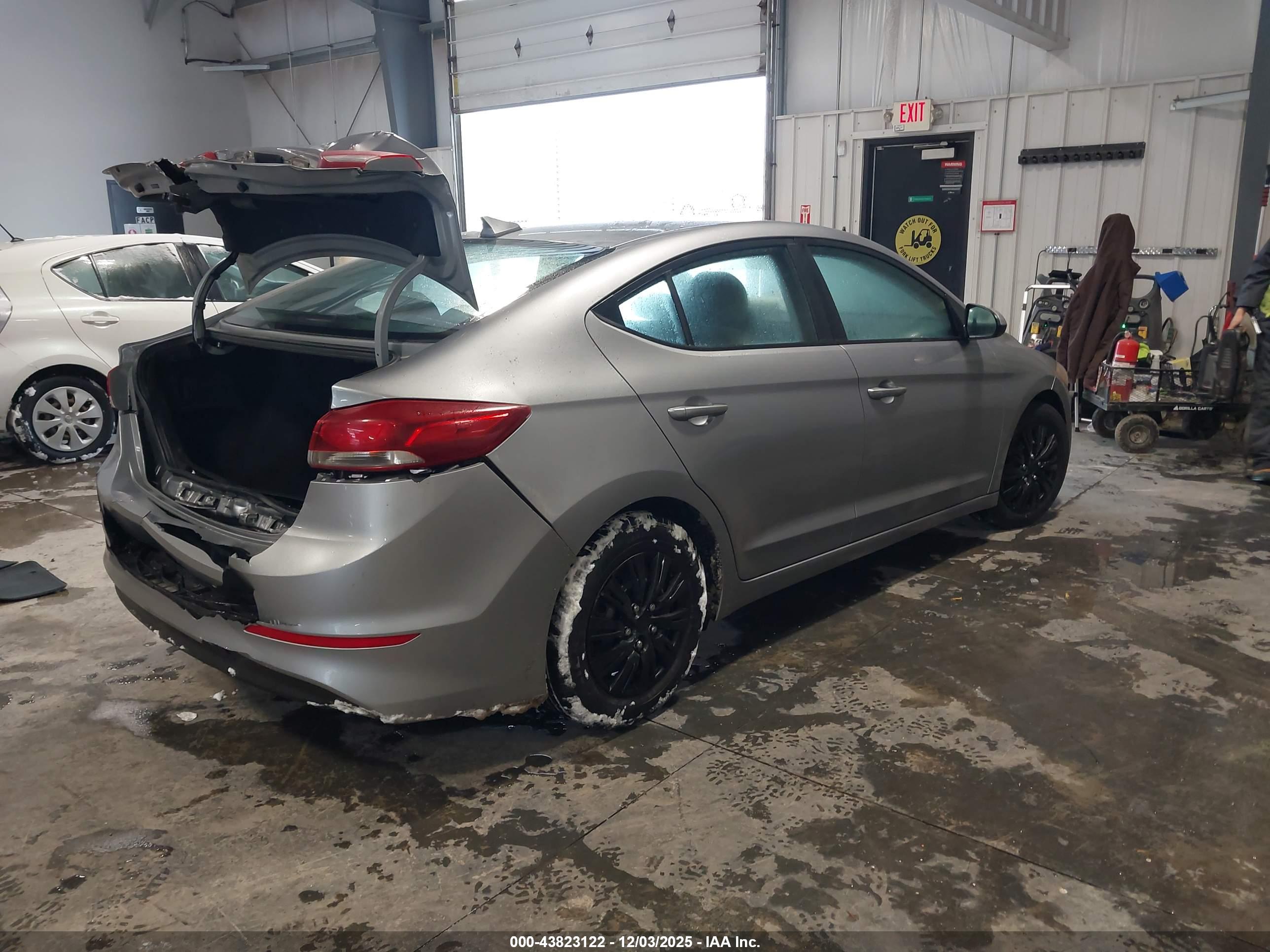 HYUNDAI ELANTRA image 4