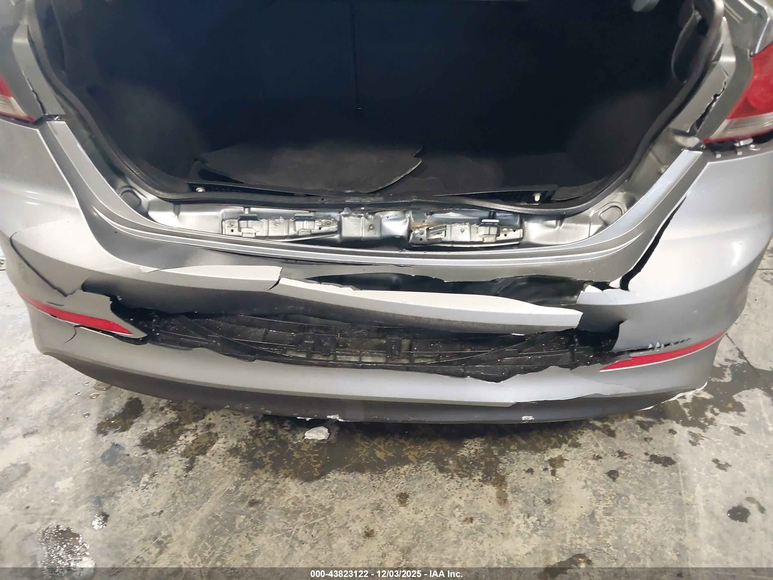HYUNDAI ELANTRA image 6