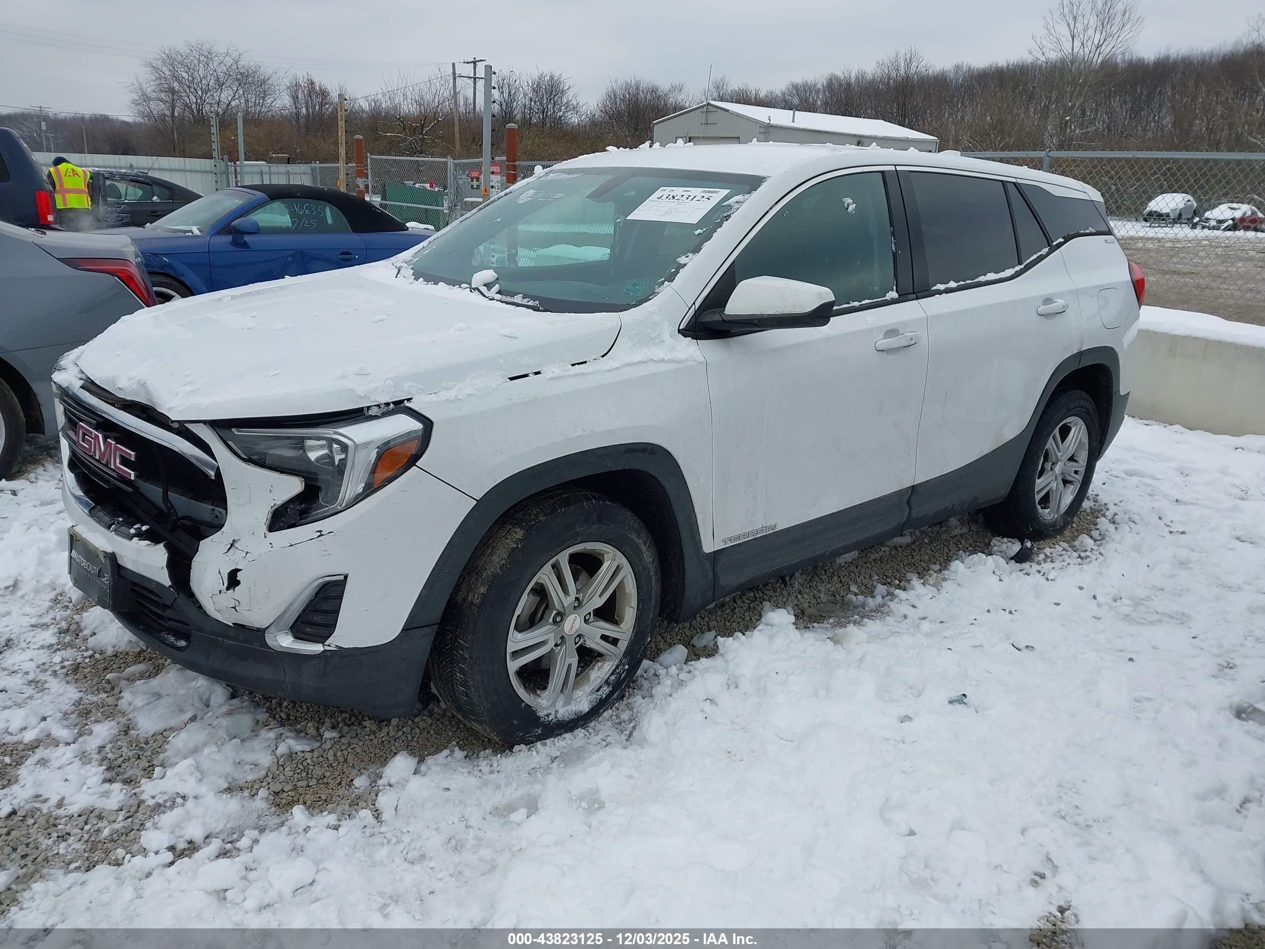 GMC TERRAIN image 2