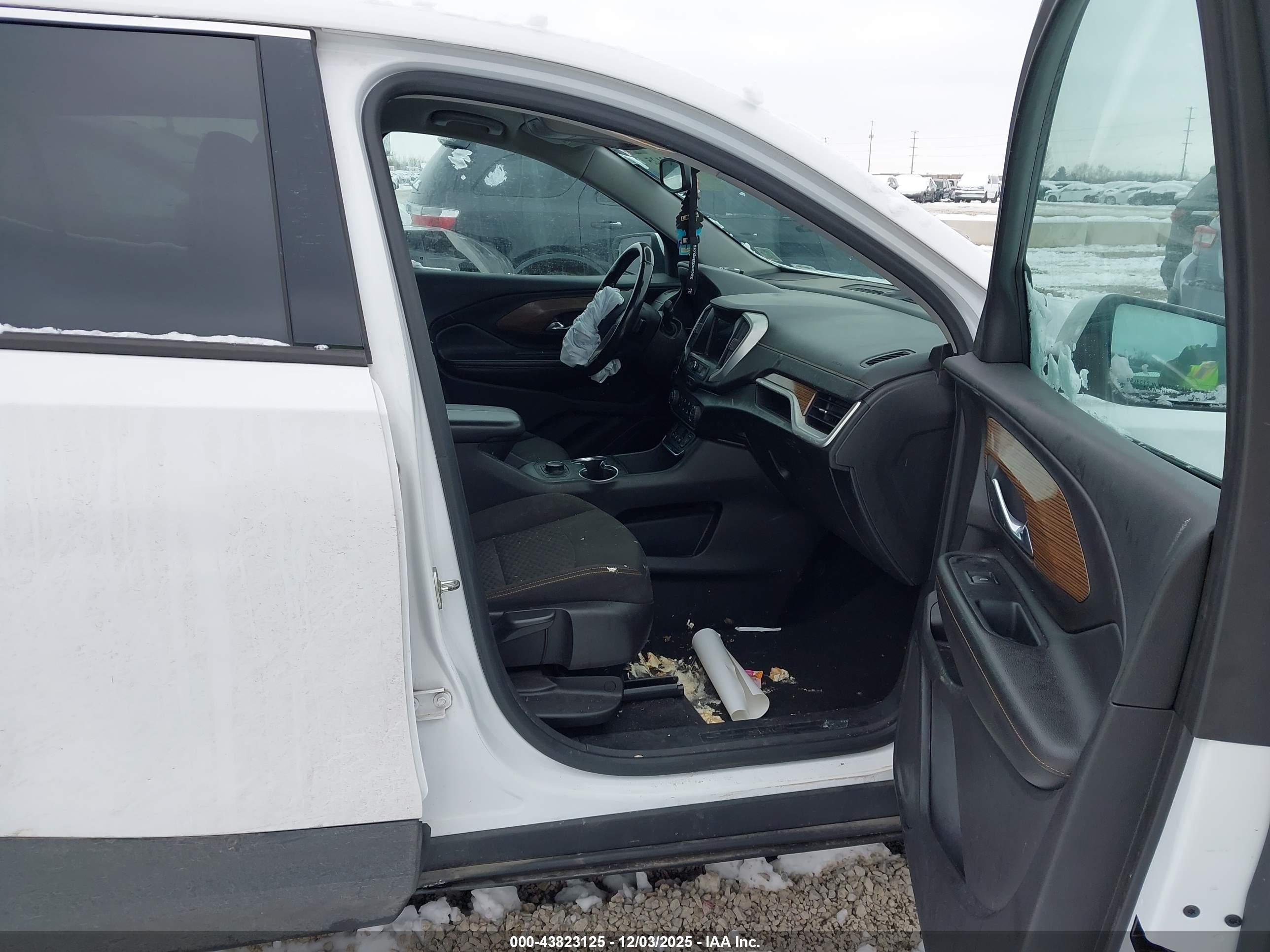 GMC TERRAIN image 5