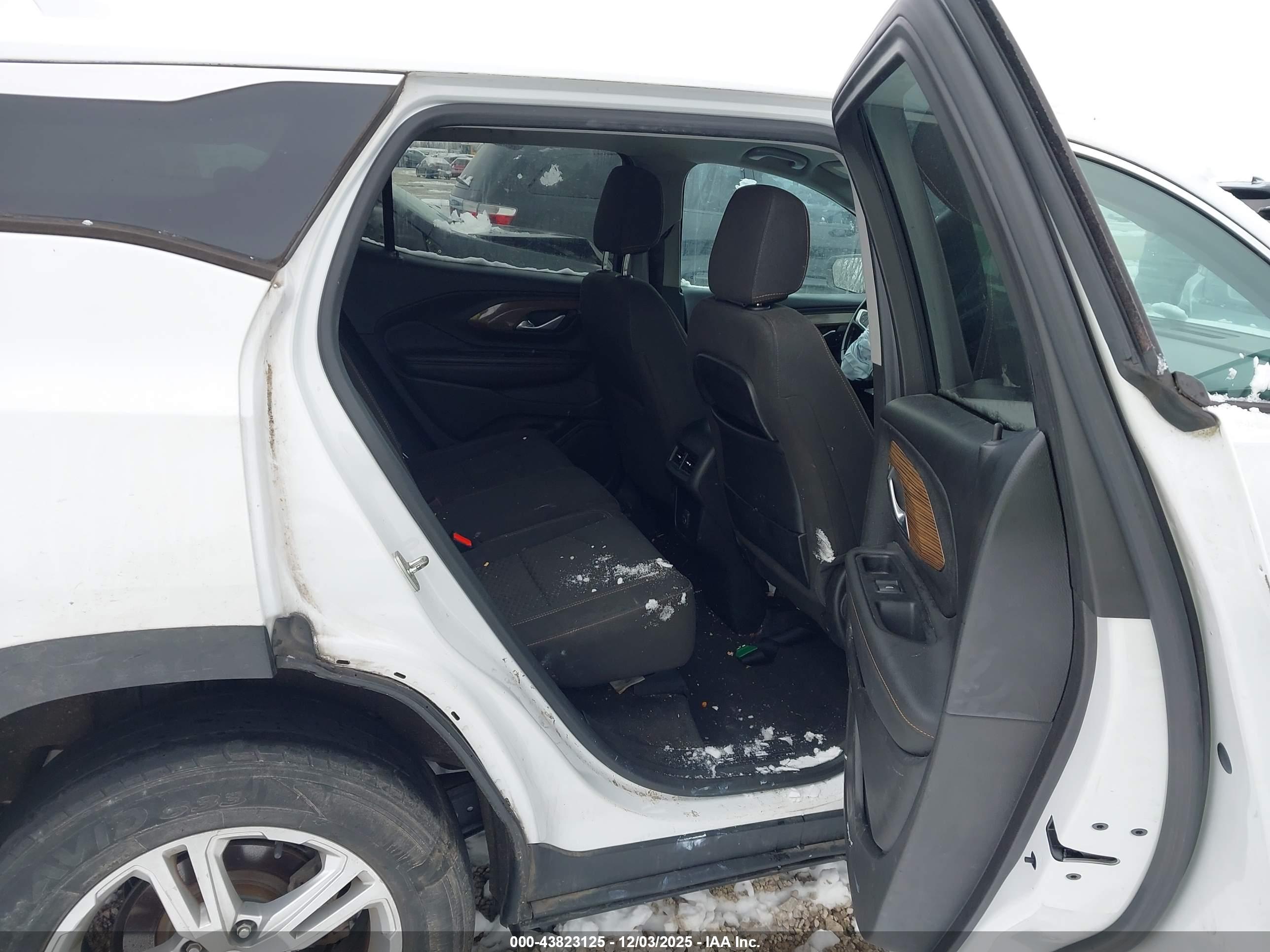 GMC TERRAIN image 8