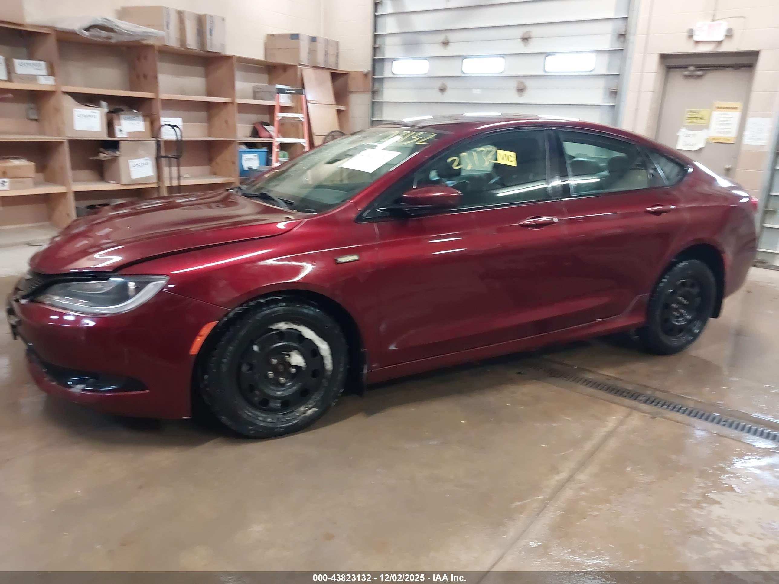CHRYSLER 200 image 2