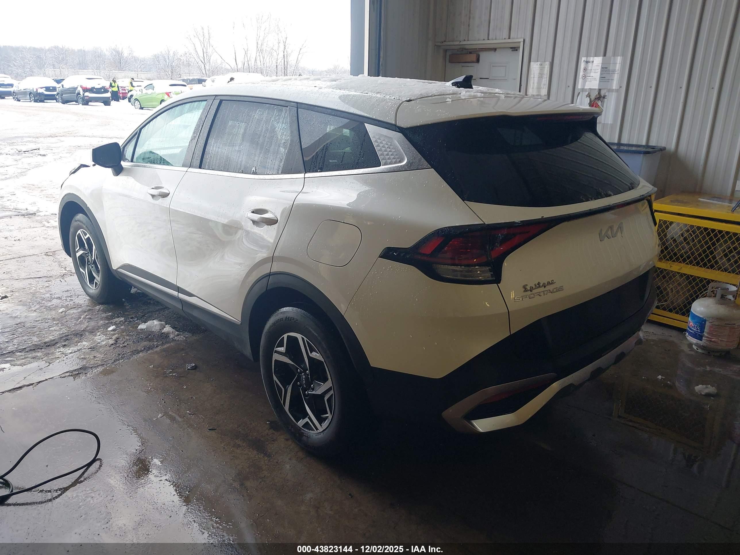 KIA SPORTAGE image 3