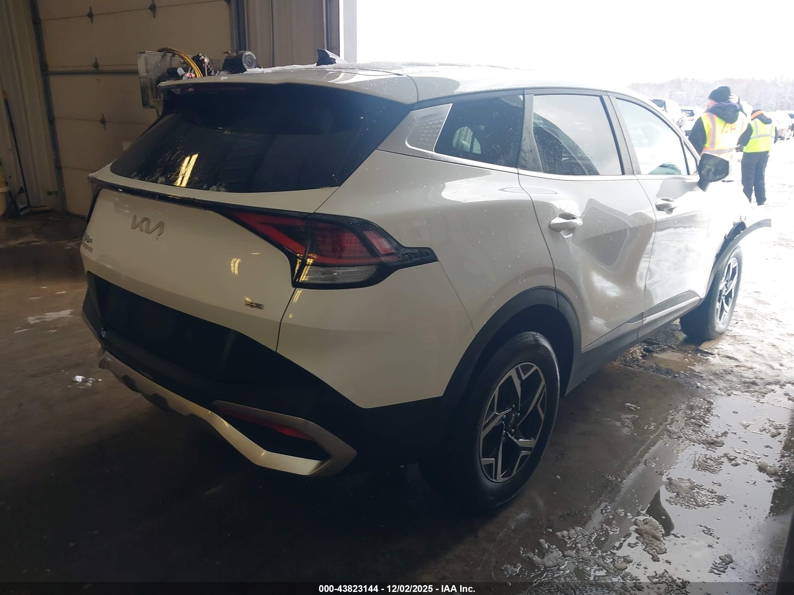 KIA SPORTAGE image 4