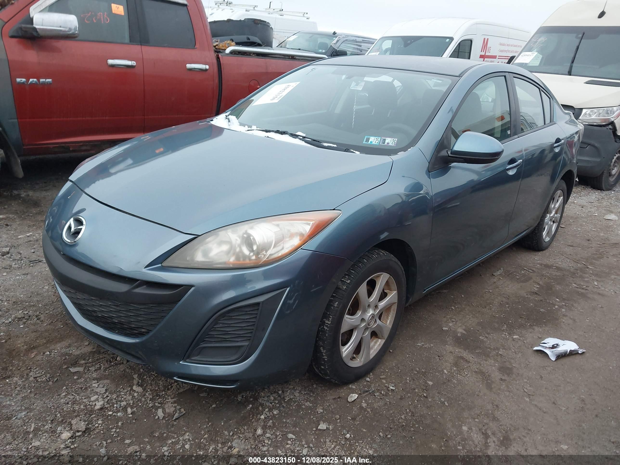 MAZDA MAZDA3 image 2