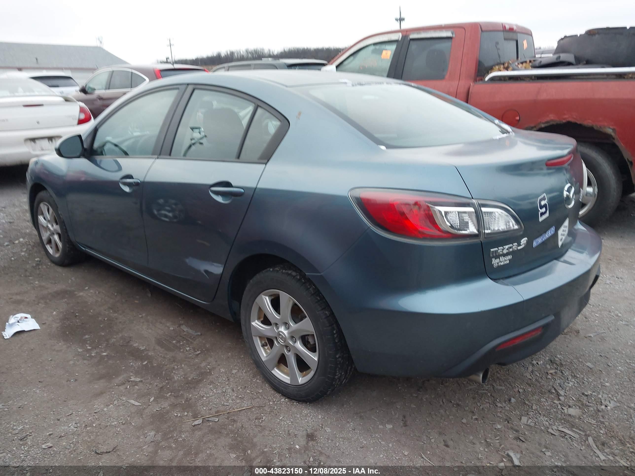 MAZDA MAZDA3 image 3