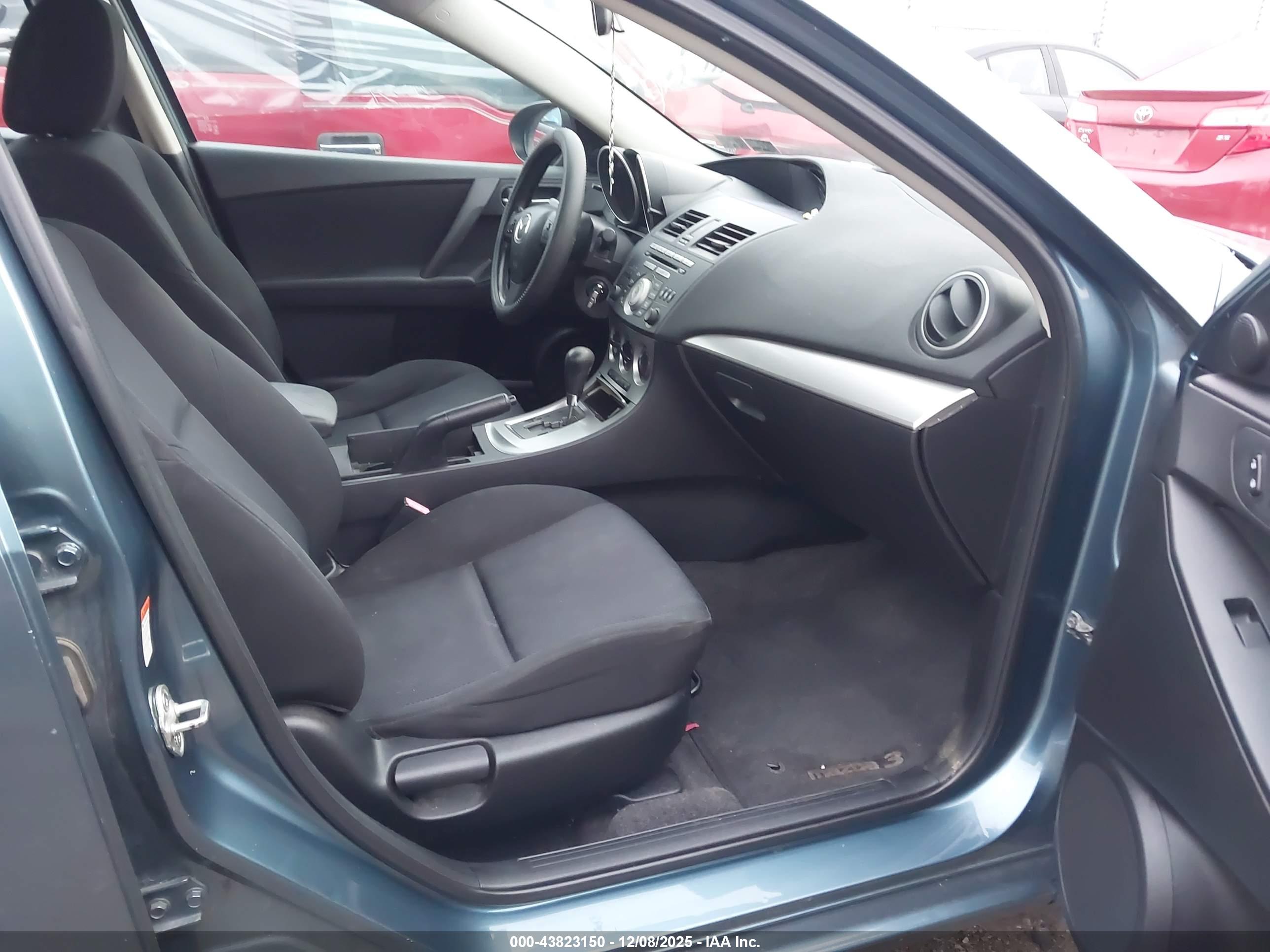 MAZDA MAZDA3 image 5