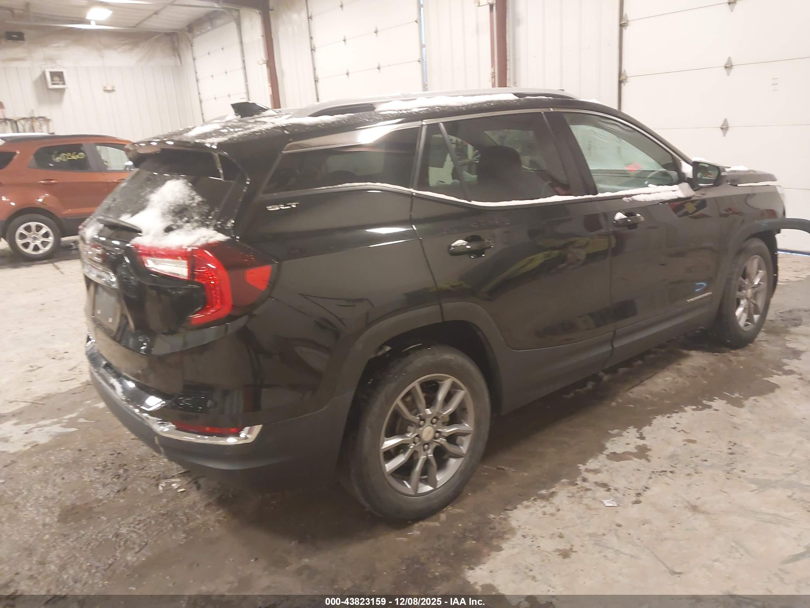 GMC TERRAIN image 4