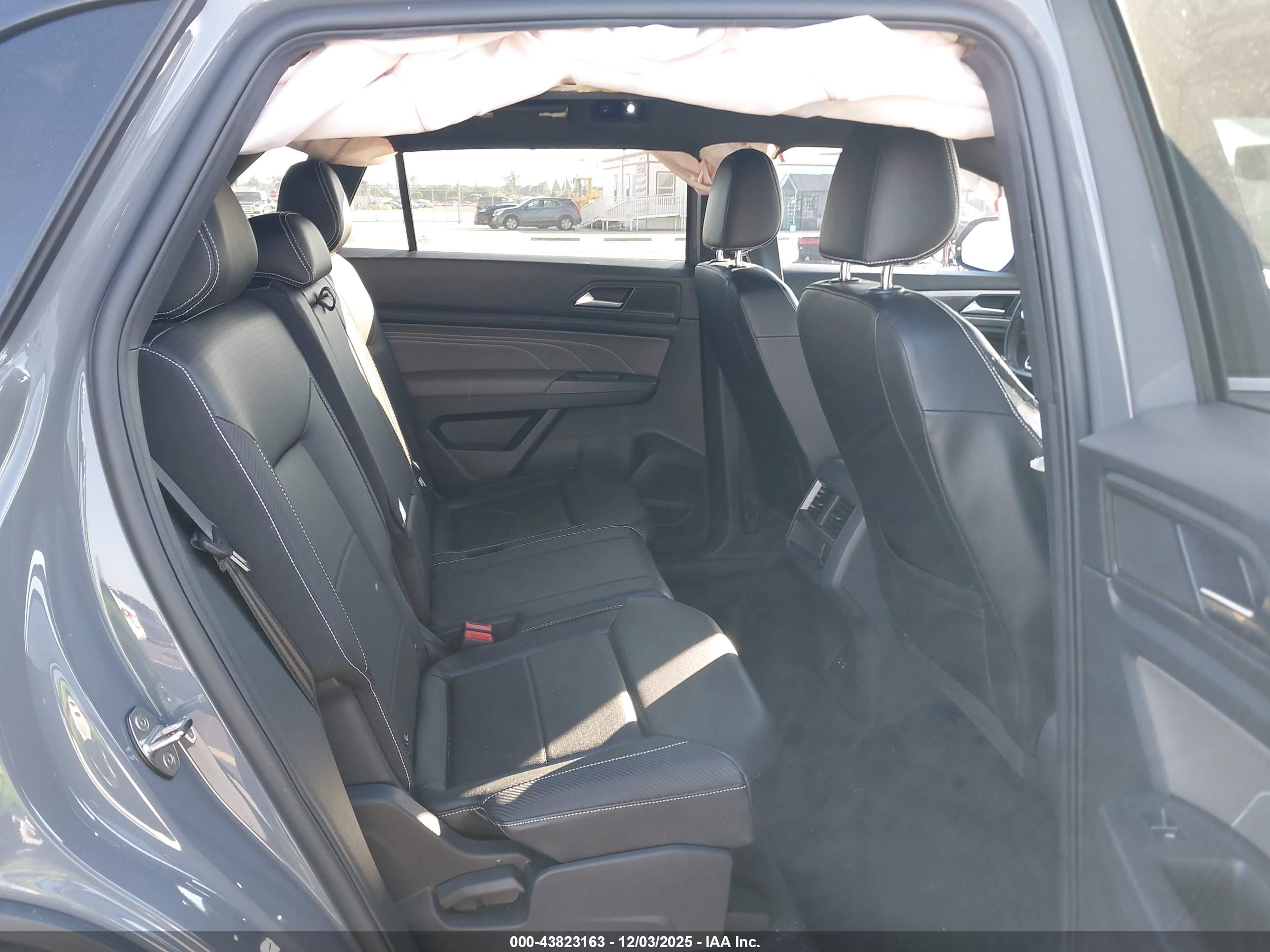 VOLKSWAGEN ATLAS image 8