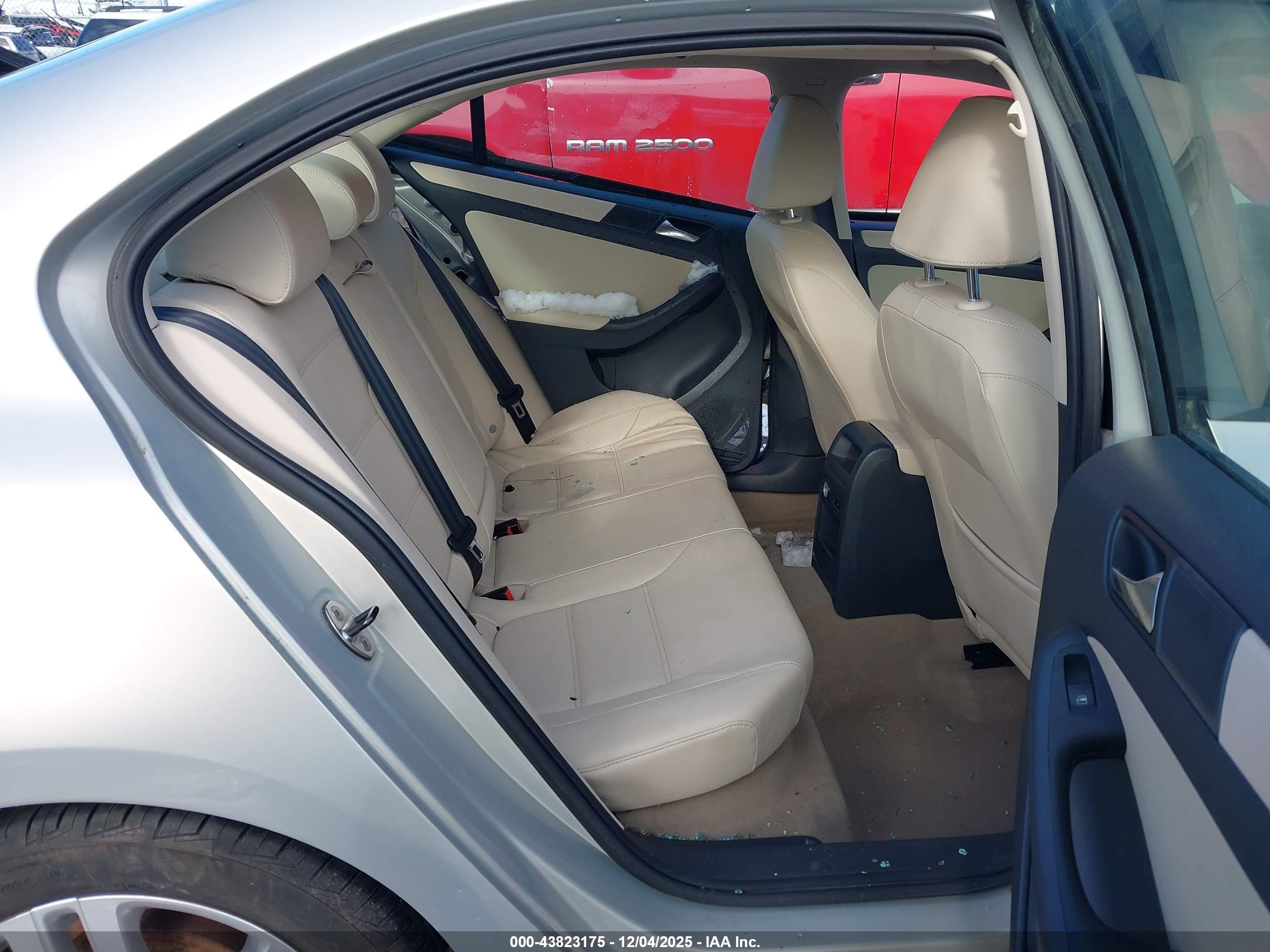 VOLKSWAGEN JETTA image 8