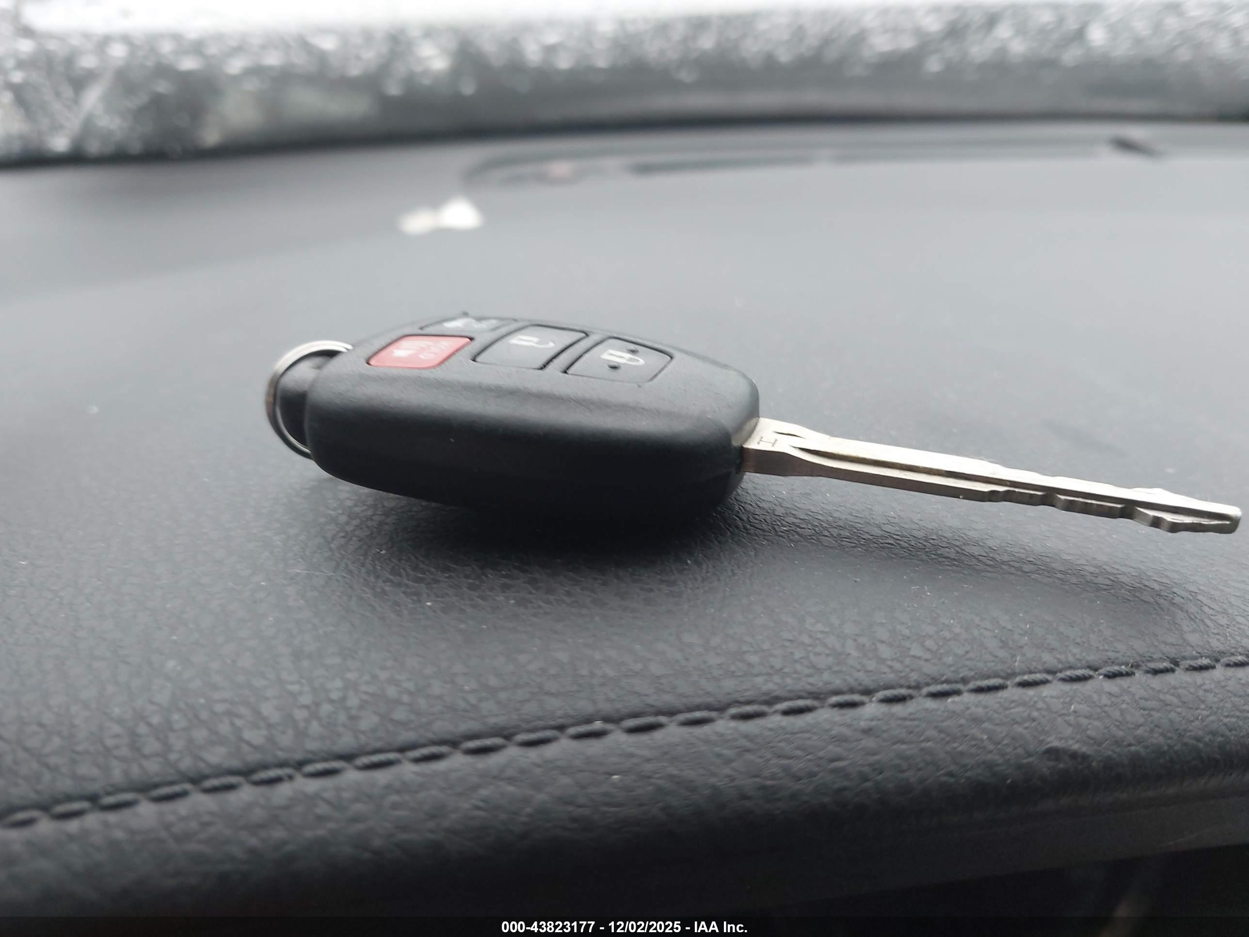 TOYOTA COROLLA image 11