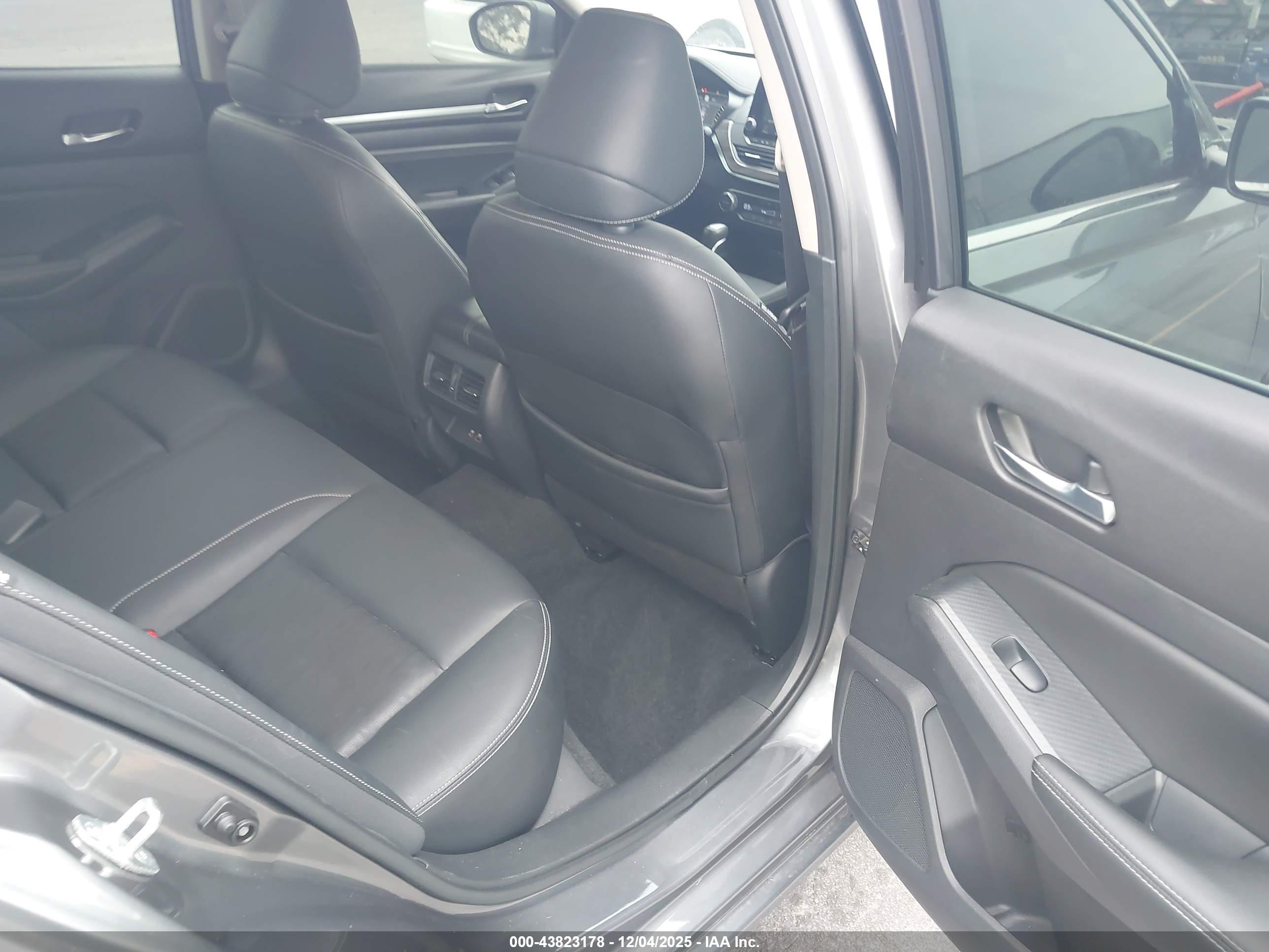 NISSAN ALTIMA image 8