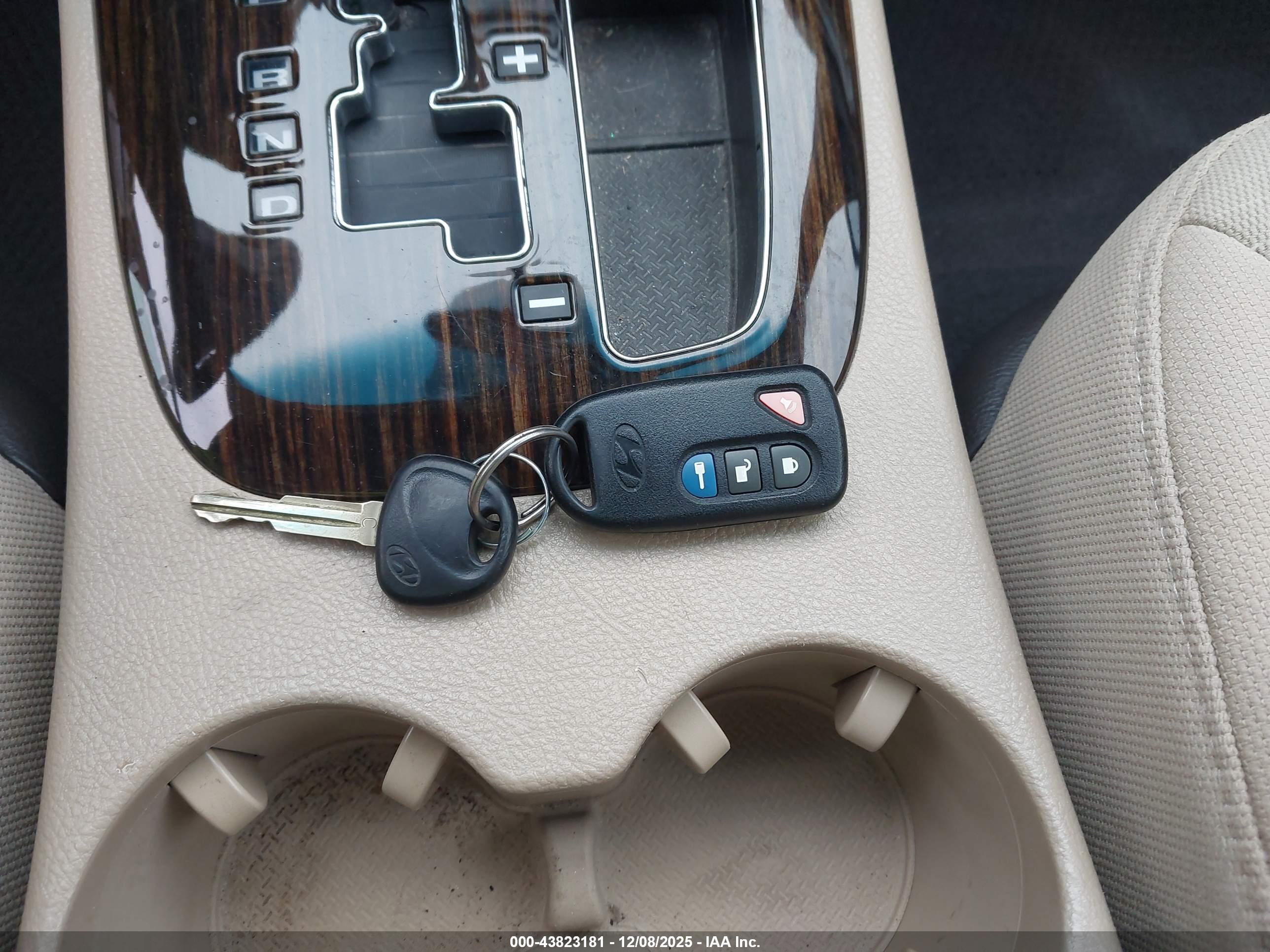 HYUNDAI SANTA image 11