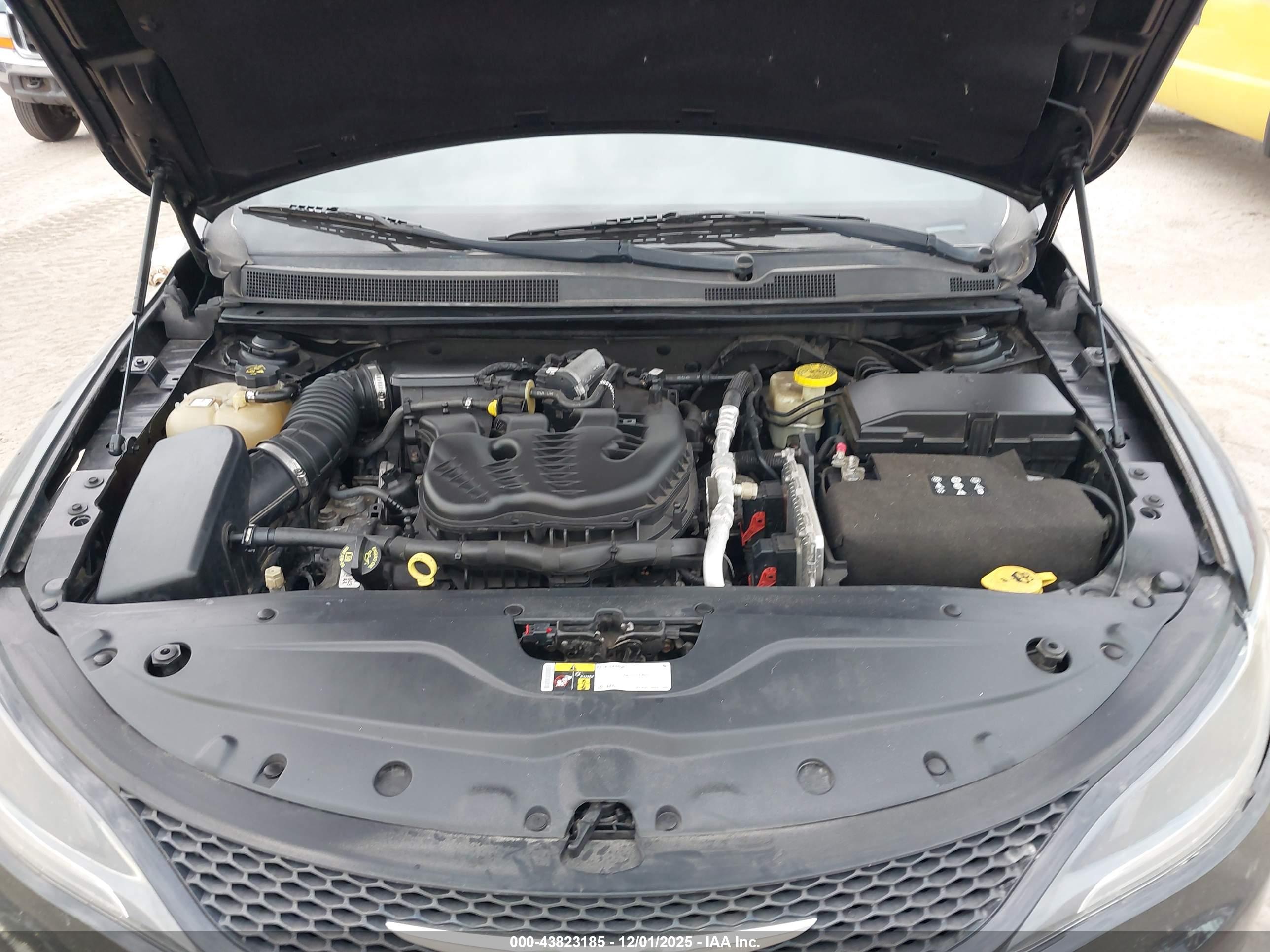 CHRYSLER 200 image 10