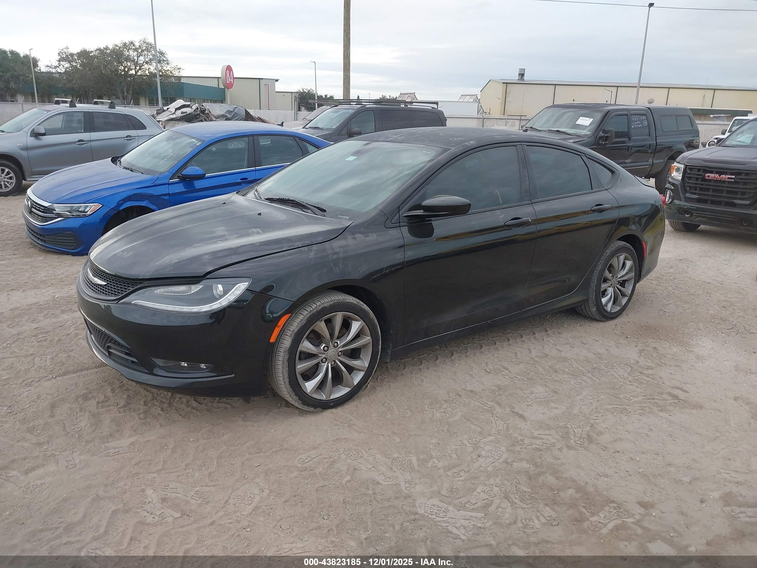 CHRYSLER 200 image 2