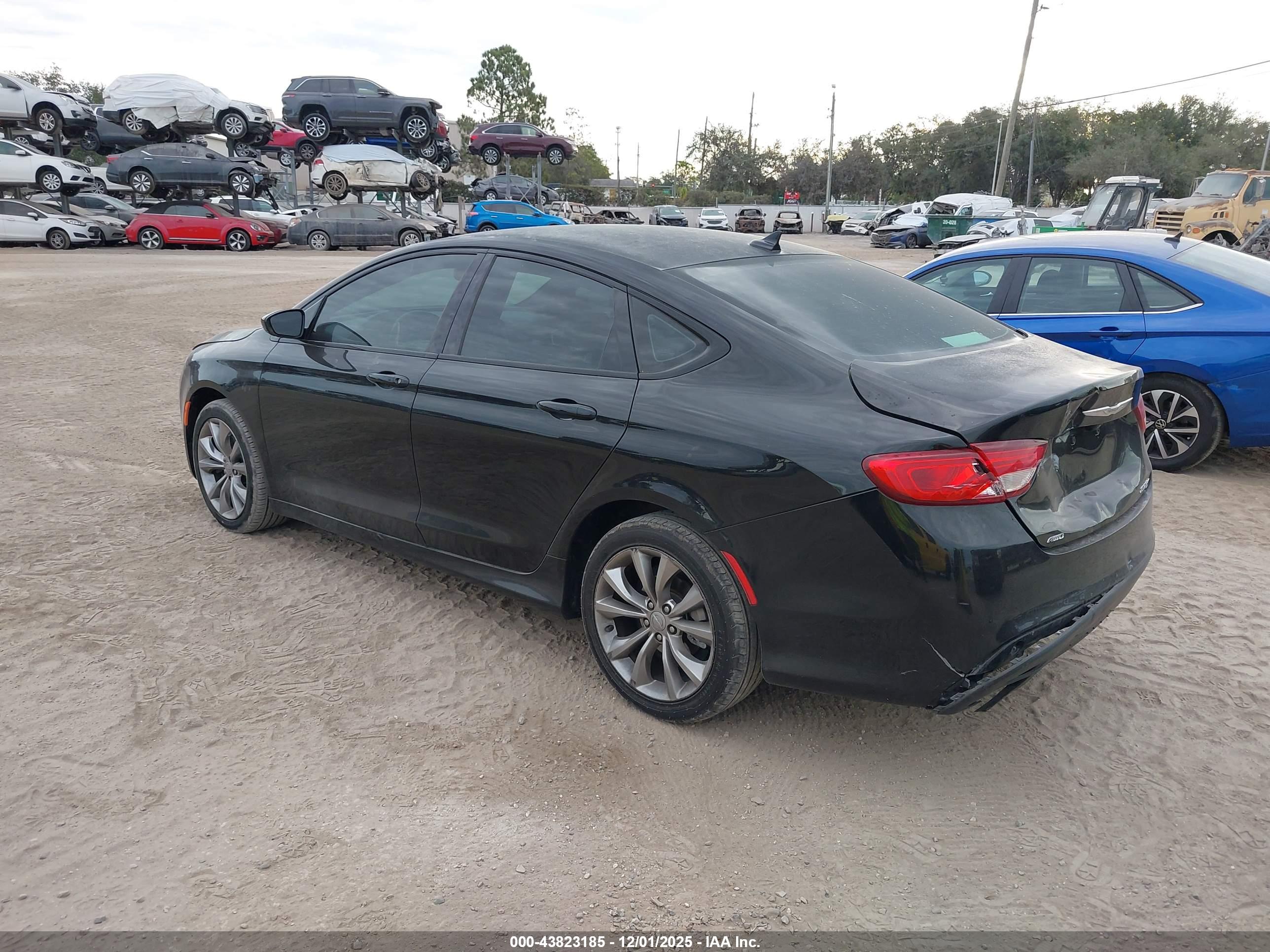 CHRYSLER 200 image 3