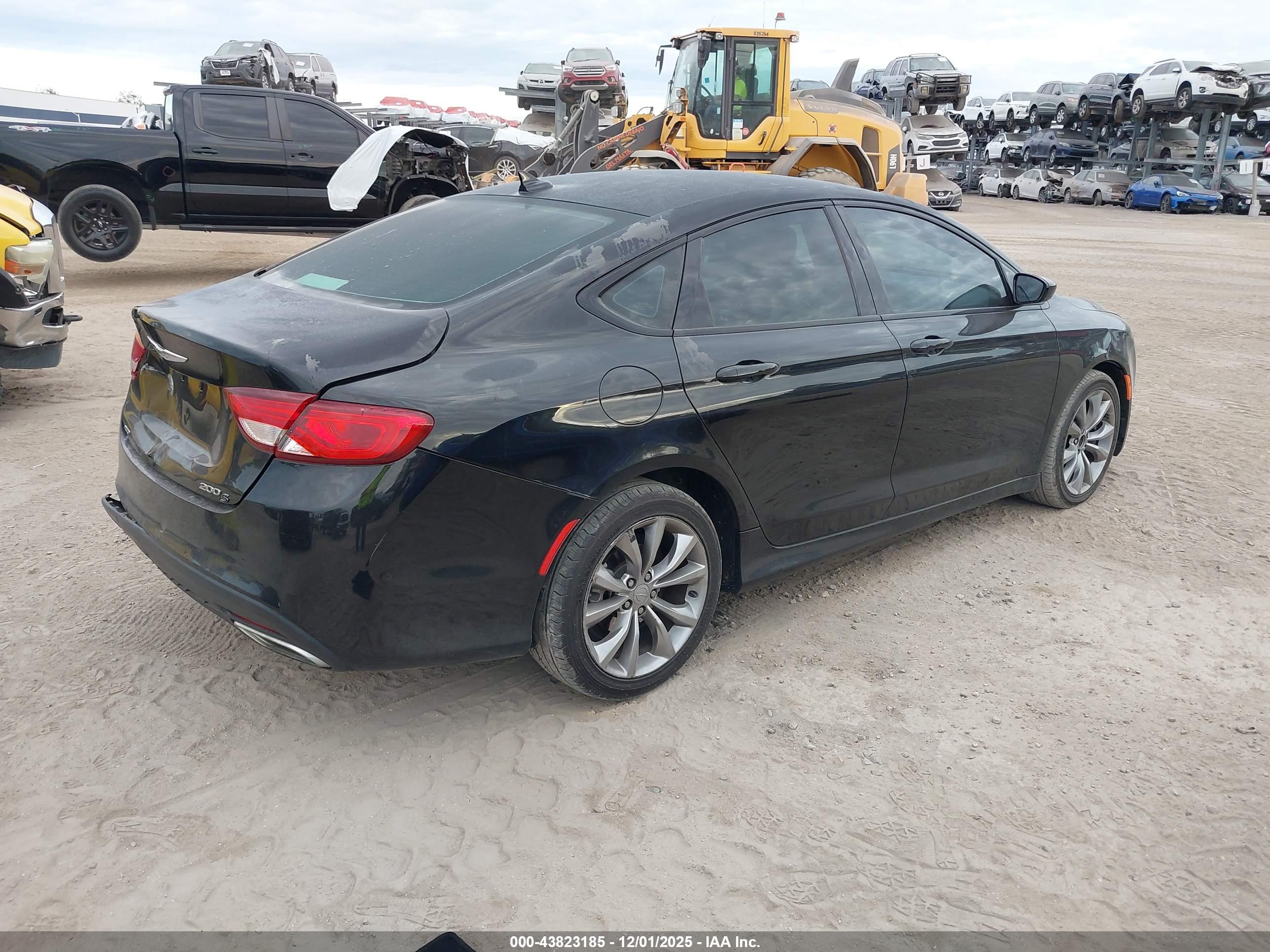 CHRYSLER 200 image 4