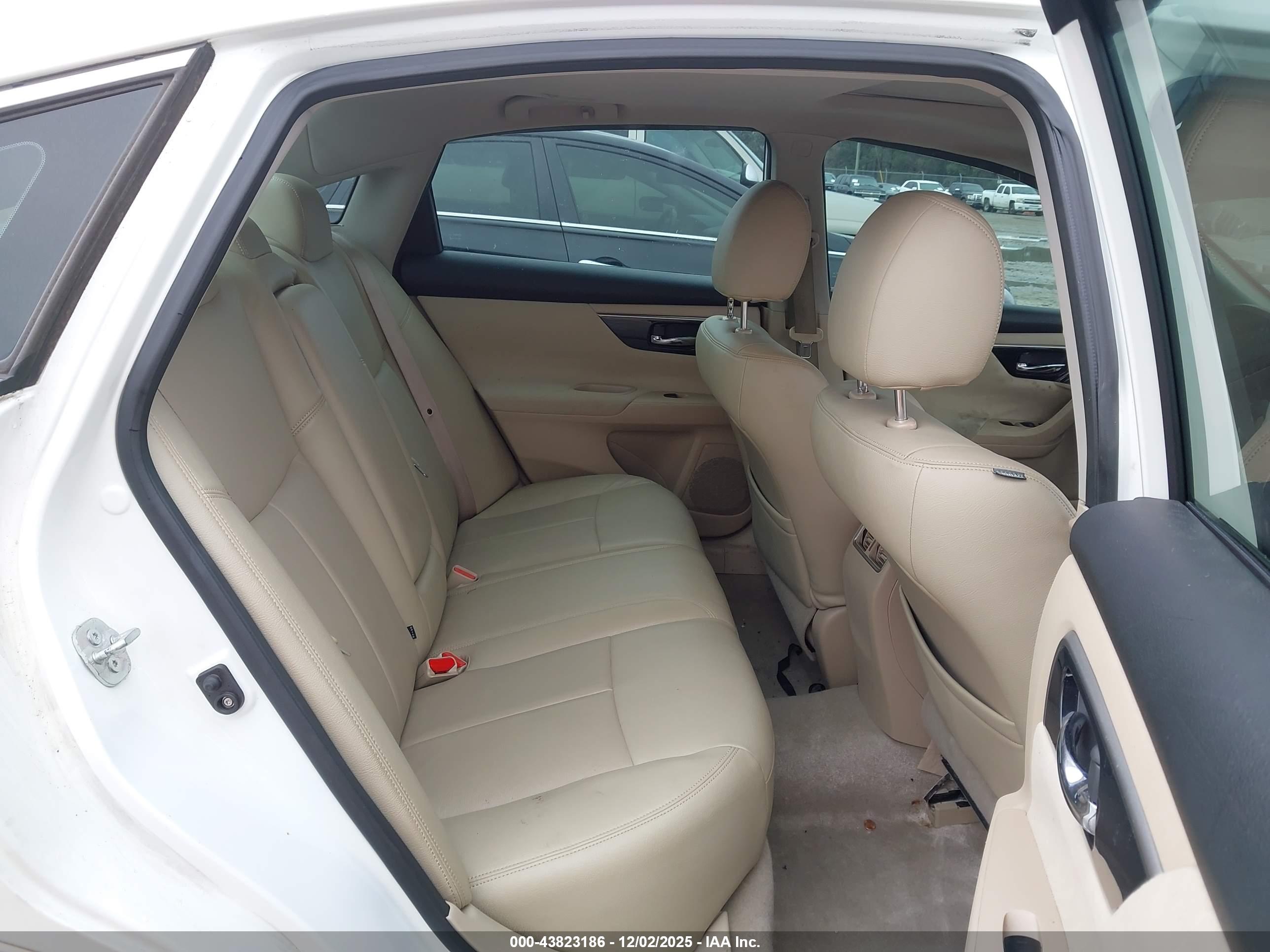 NISSAN ALTIMA image 8