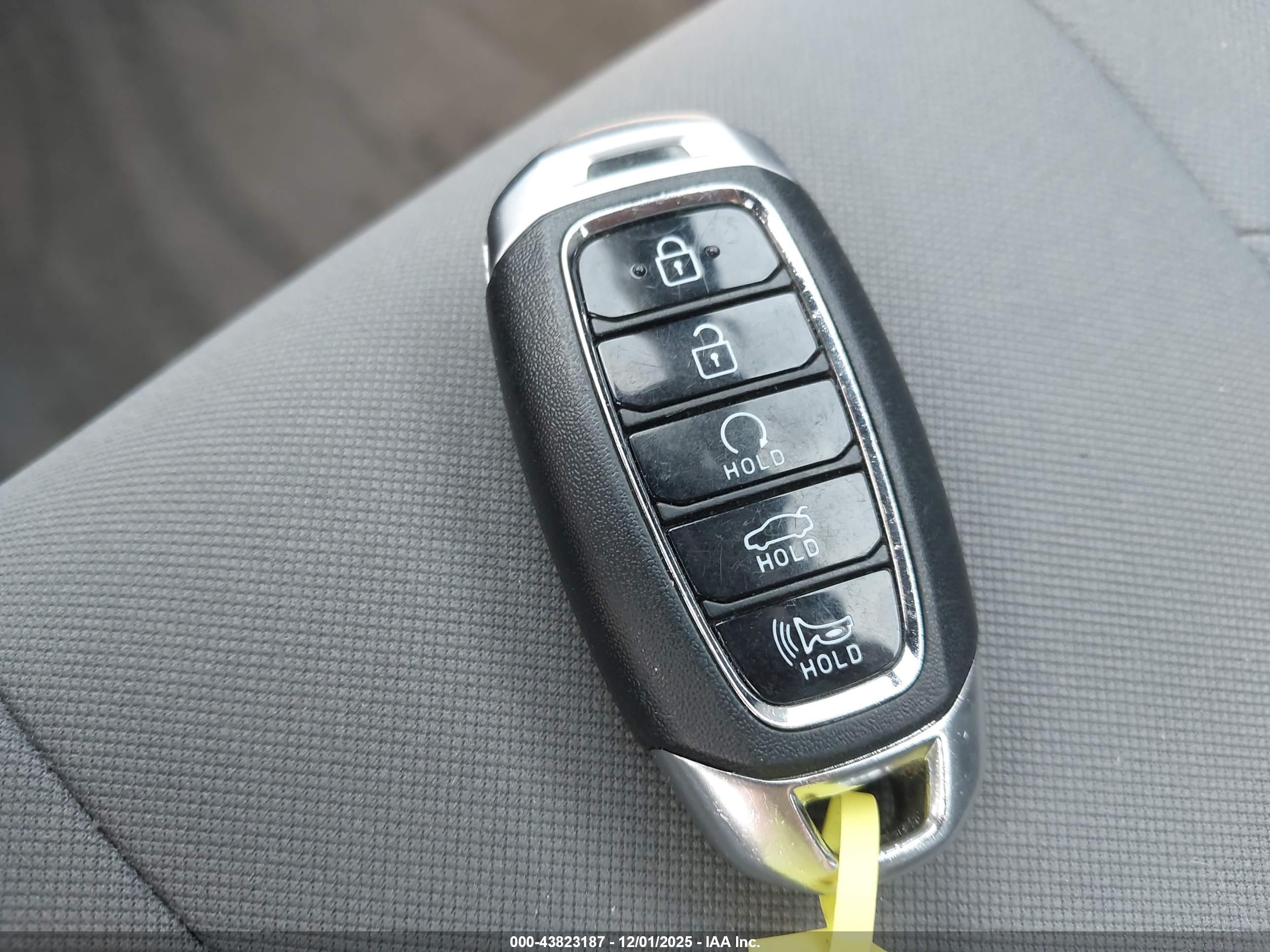 HYUNDAI ELANTRA image 11