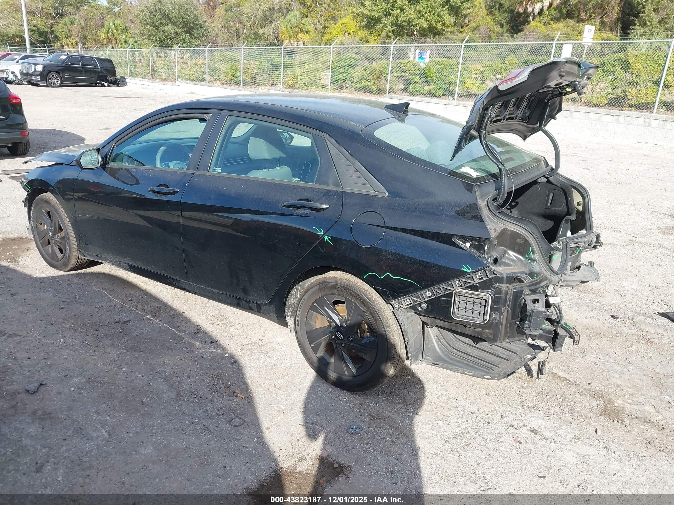 HYUNDAI ELANTRA image 3