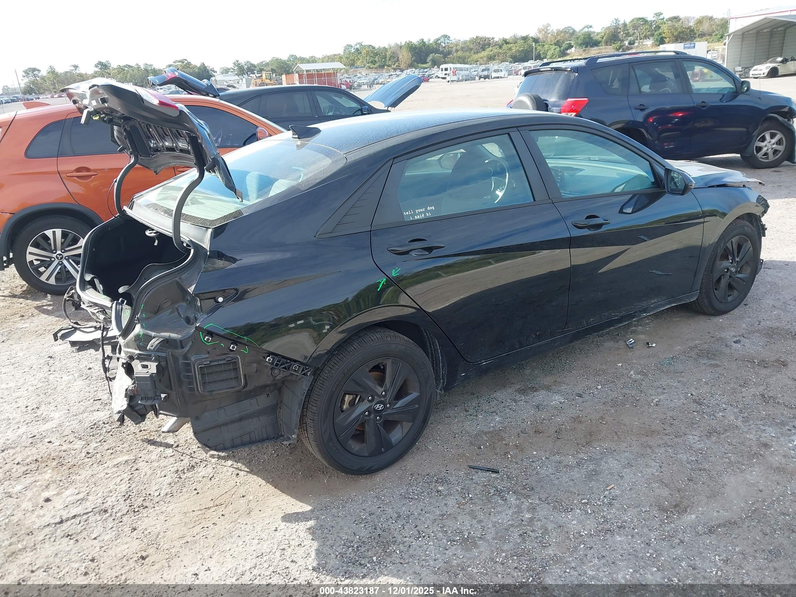 HYUNDAI ELANTRA image 4