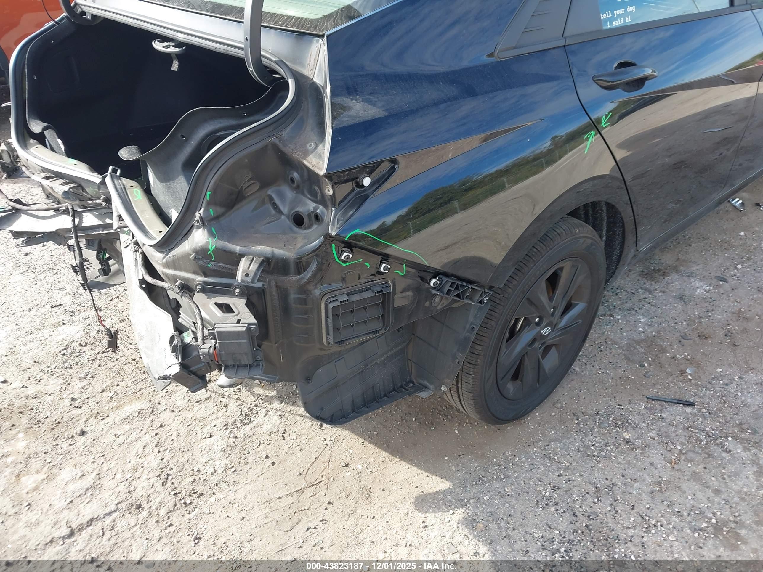 HYUNDAI ELANTRA image 6