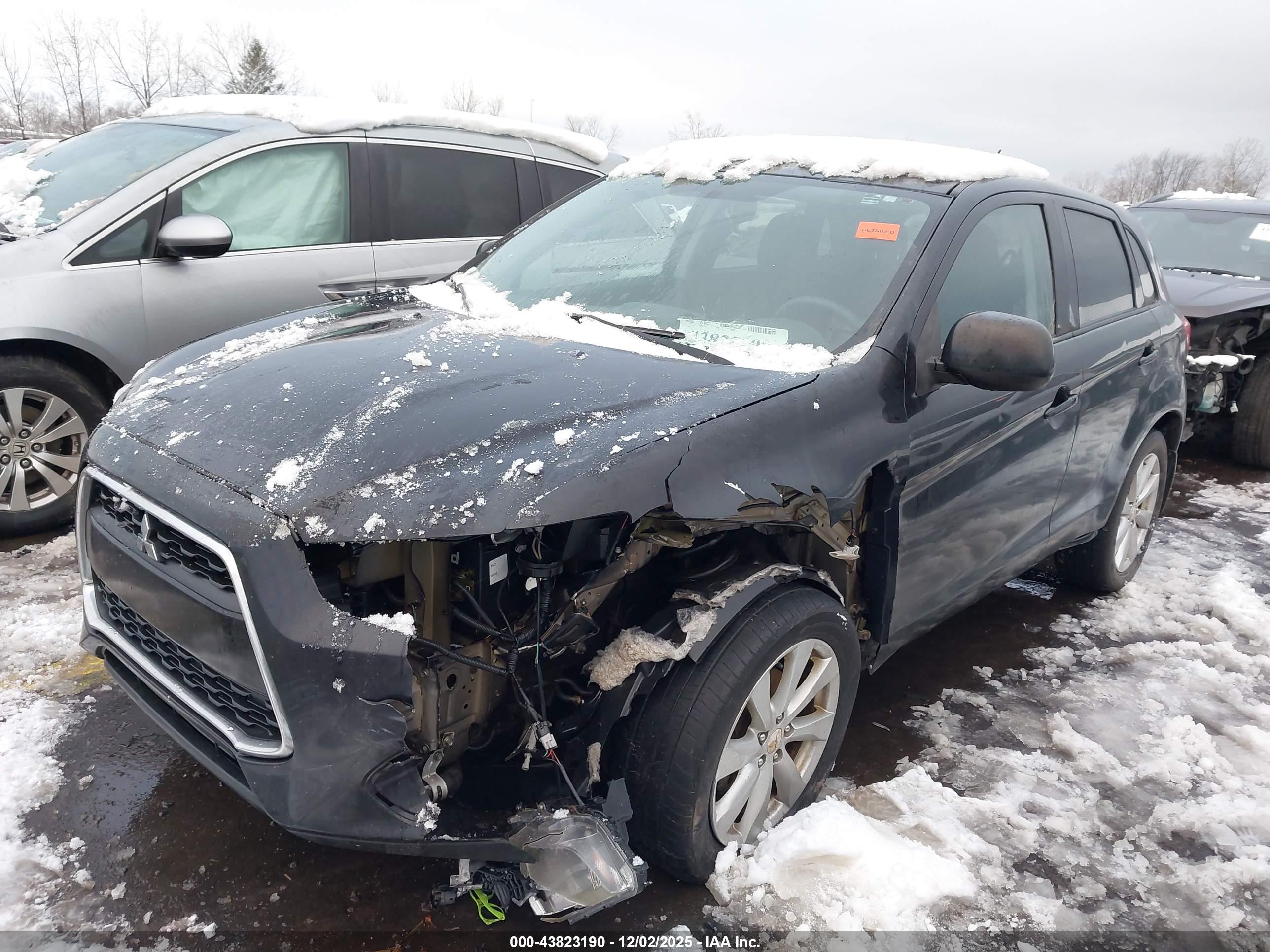 MITSUBISHI OUTLANDER image 2