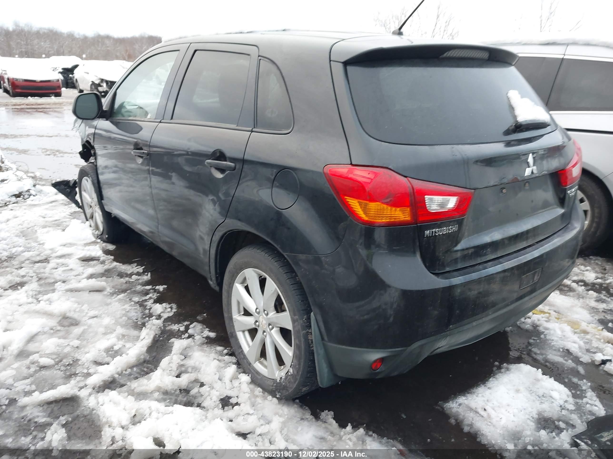MITSUBISHI OUTLANDER image 3