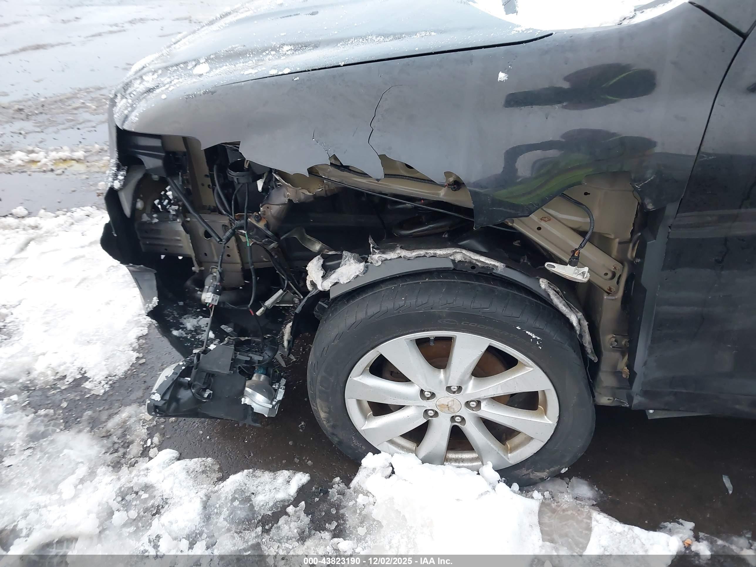 MITSUBISHI OUTLANDER image 6