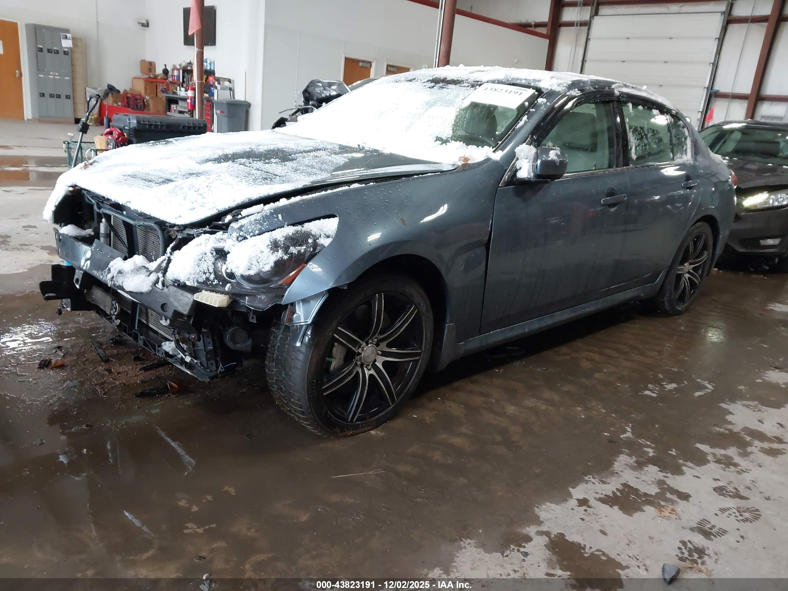 INFINITI G37 image 2