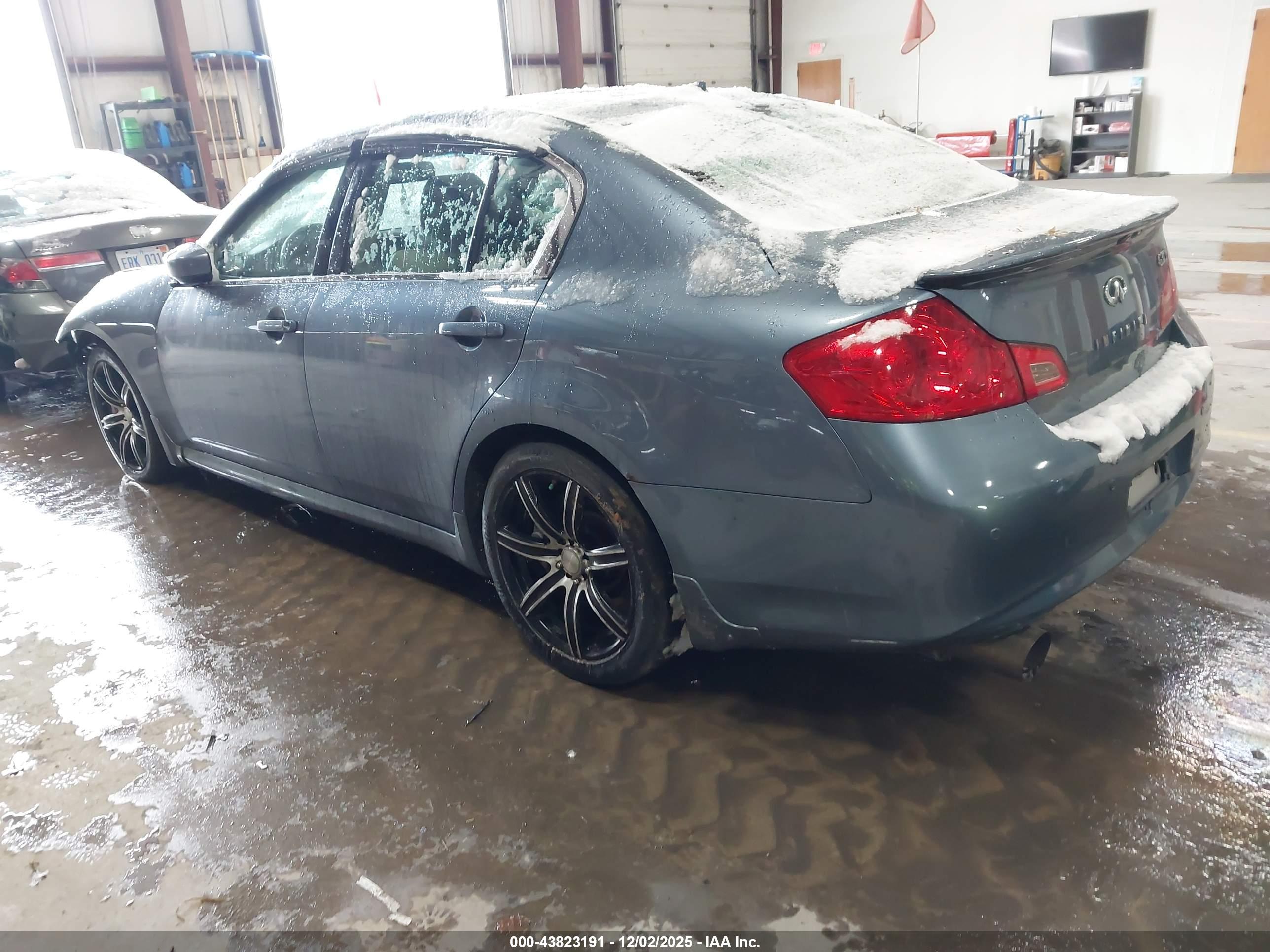 INFINITI G37 image 3