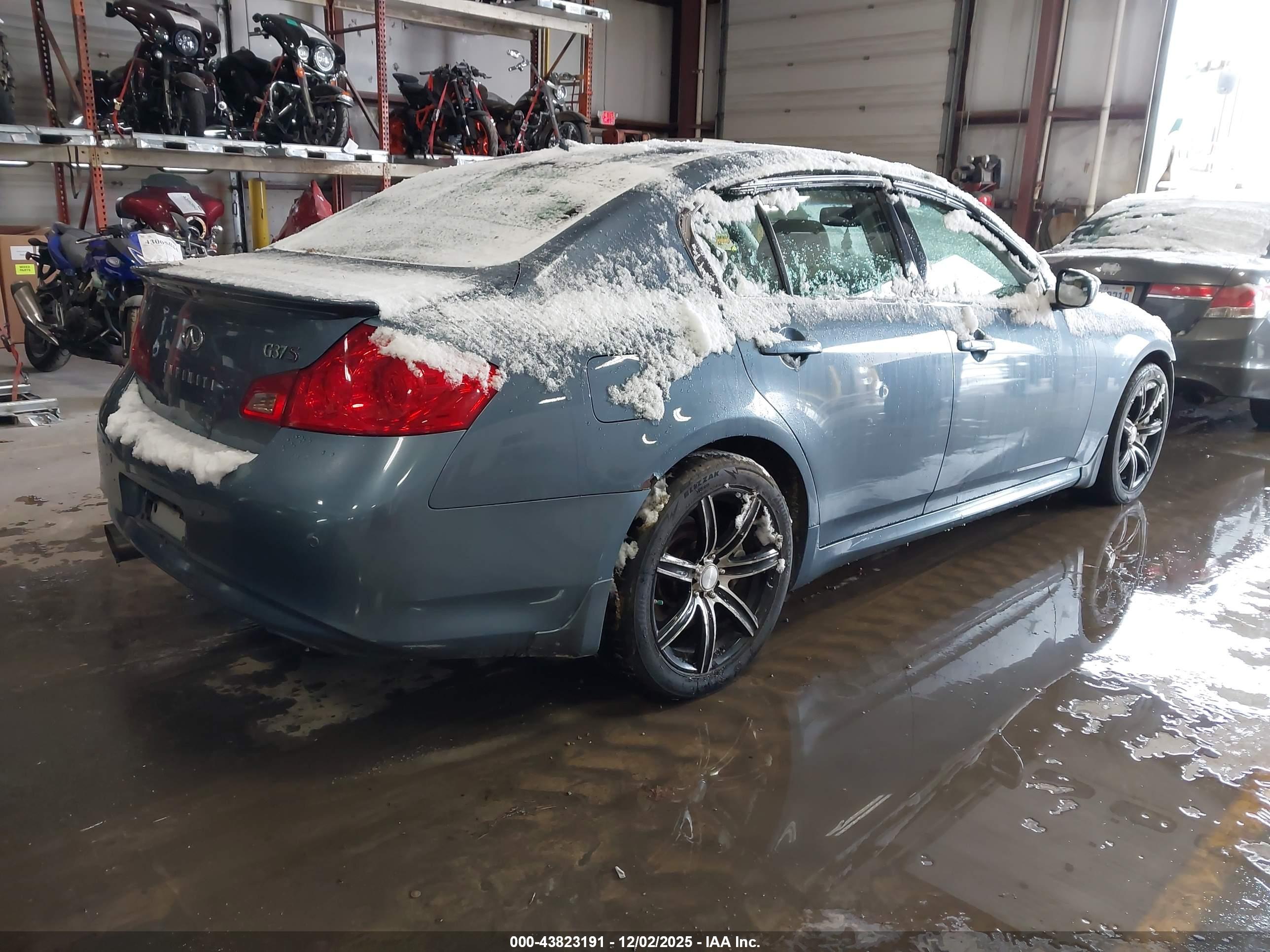 INFINITI G37 image 4