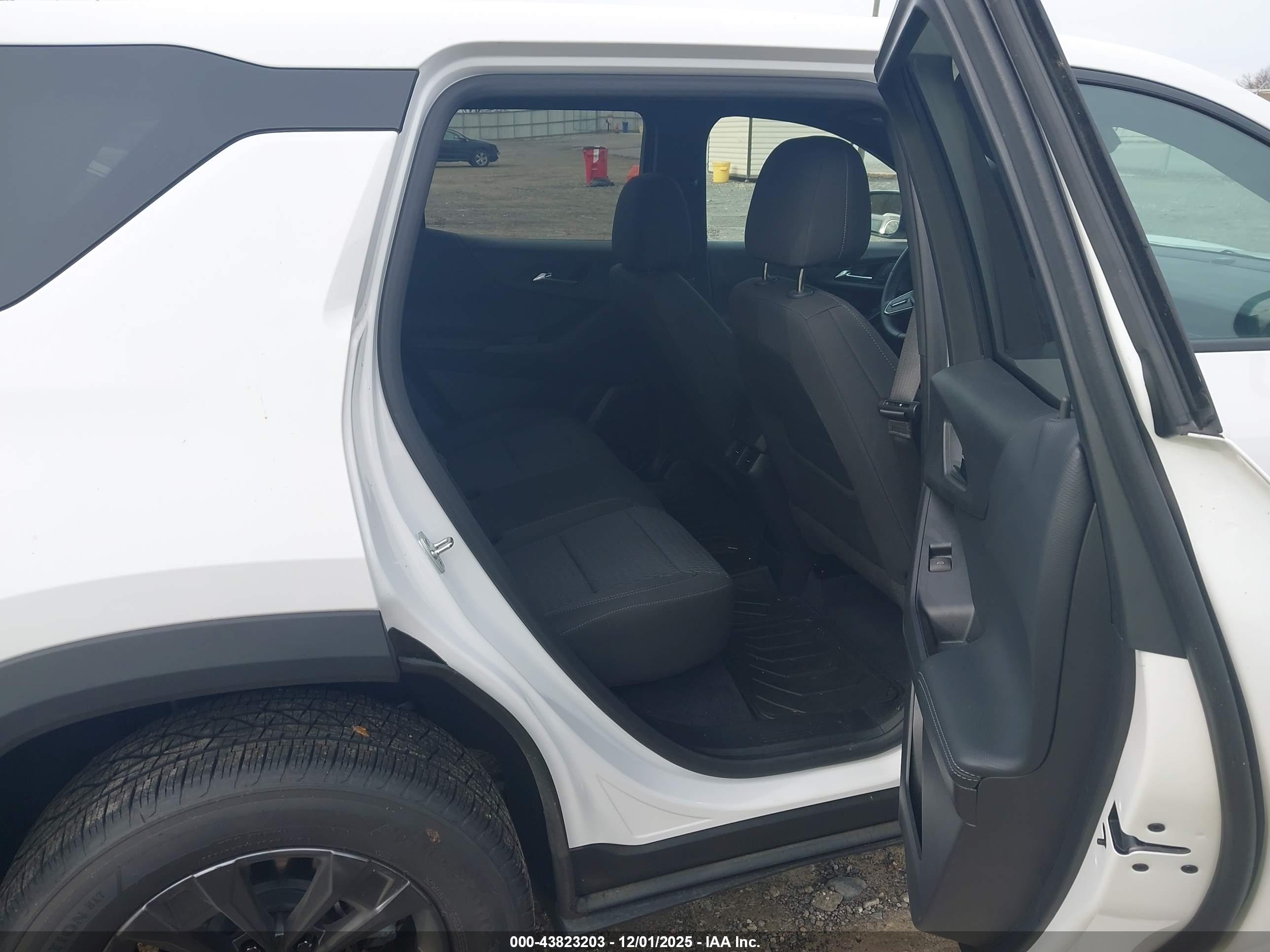 CHEVROLET EQUINOX image 8