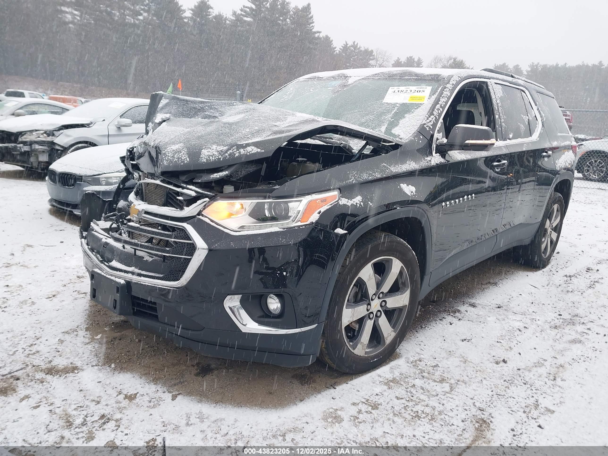 CHEVROLET TRAVERSE image 2